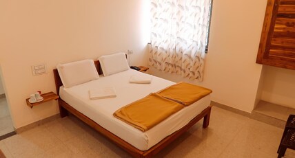Hampi Delmont Room Type - Semi Deluxe AC Room