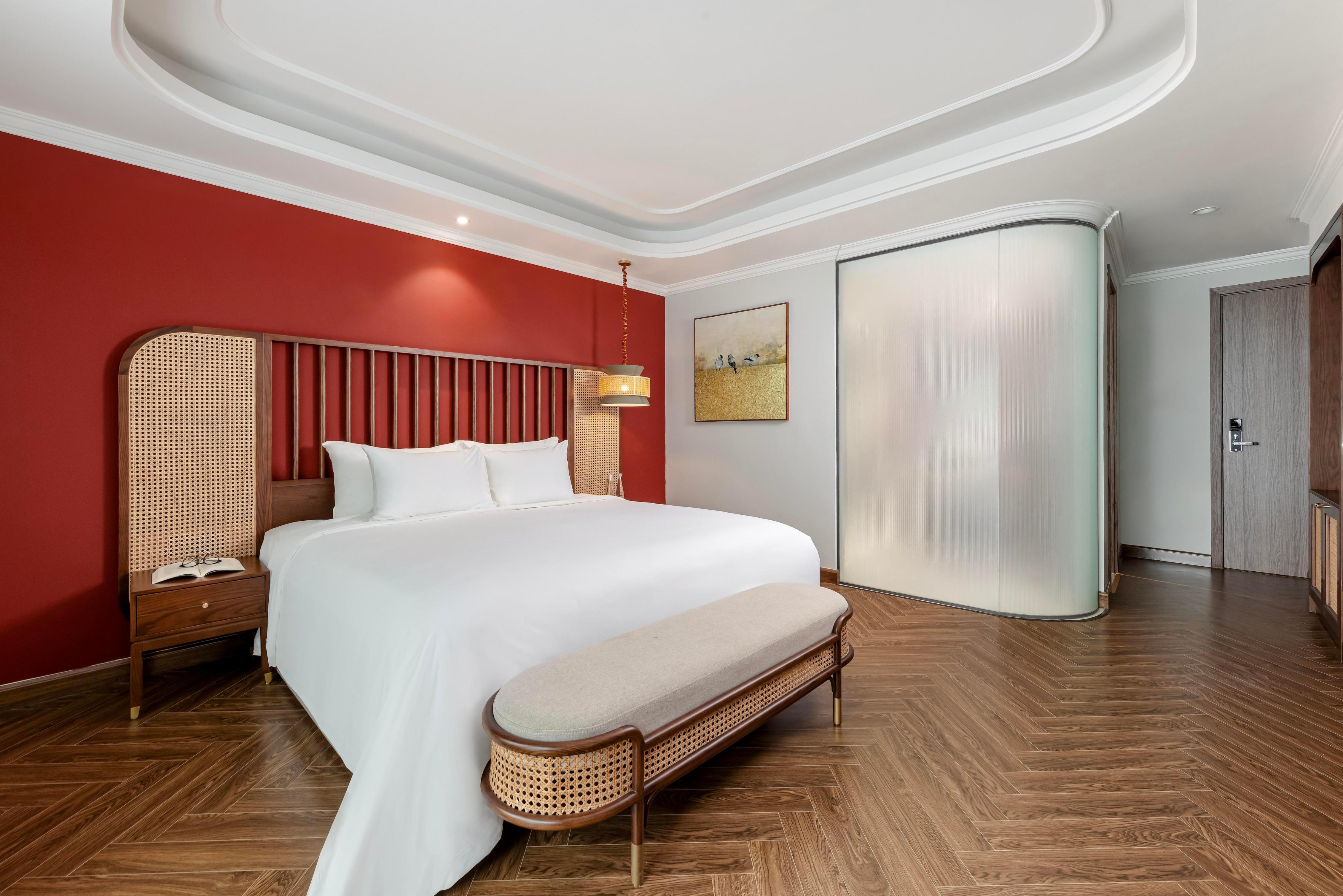 La Siesta Classic Hang Thung Room Type - Executive Suite - French Balcony La Siesta Classic Hang Thung Room Type - Executive Suite - French Balcony
