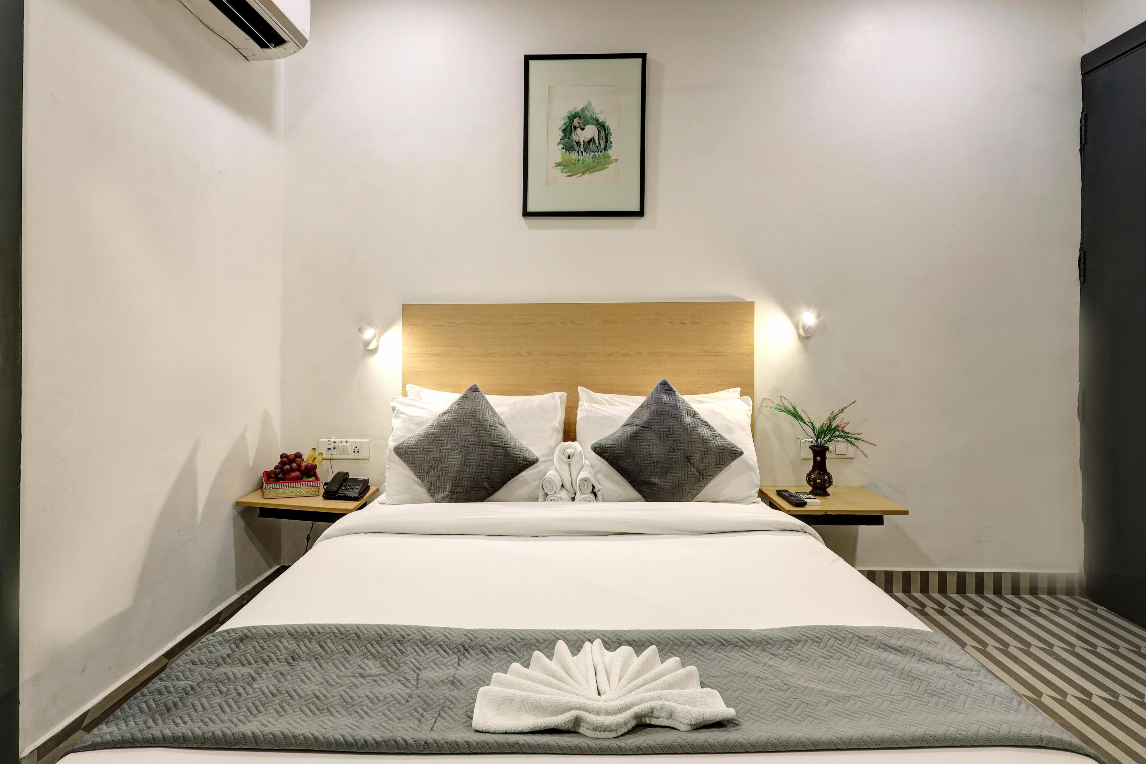 Hotel the Rasa Near Anand Vihar - Tap to explore photos