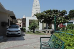 Radha Madhav Ashram Vrindavan