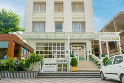 SHRI GANPATI SWEETS RESTAURANT BAKERY BANQUET AND HOTEL