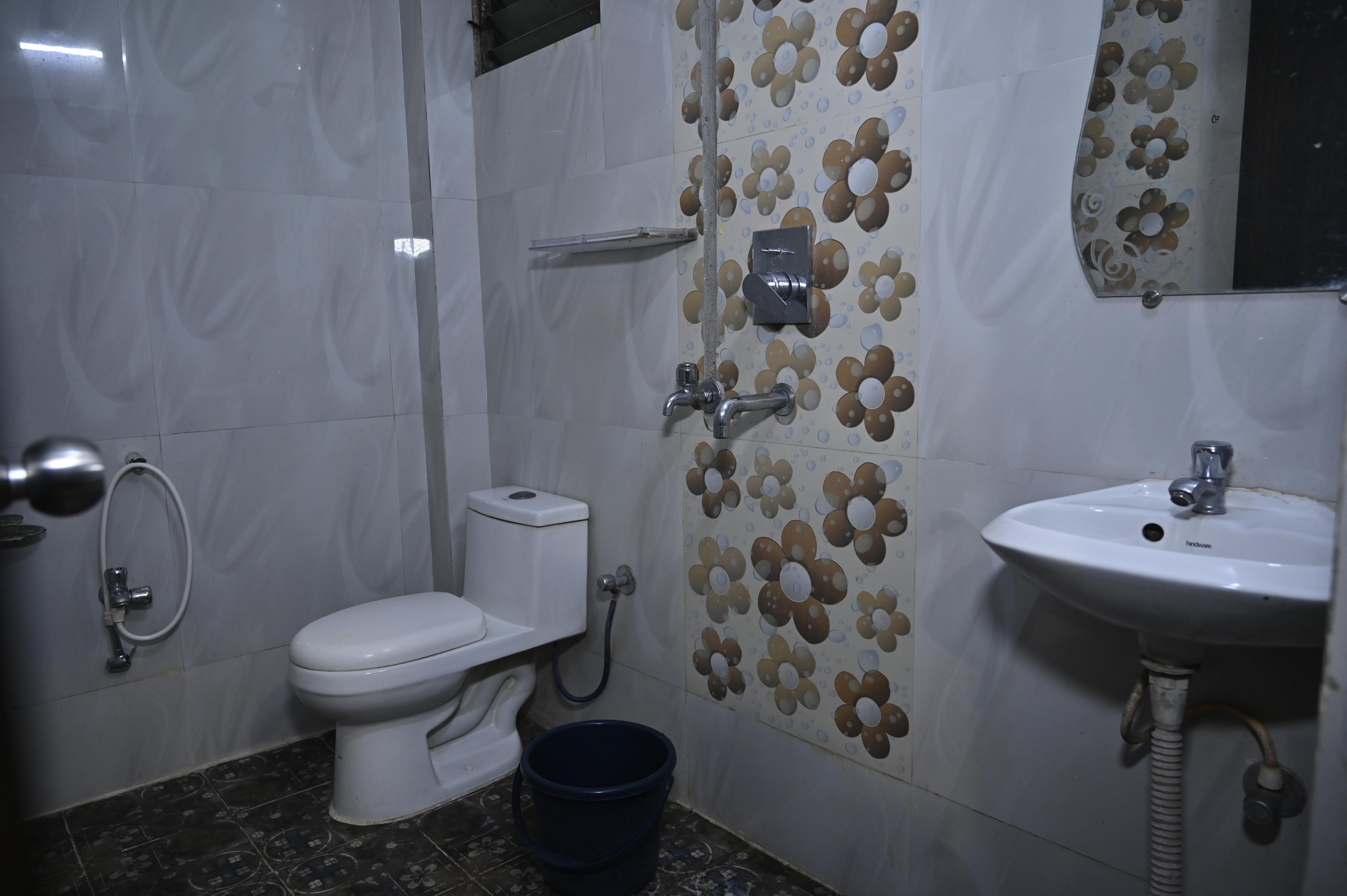 HOTEL TARA, 400mtrs From Puri Railway Station Room Type - Standard Non Ac Room