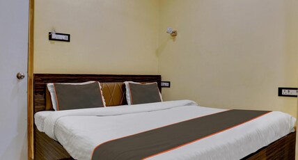 Hotel O Golden Suites Room Type - Classic