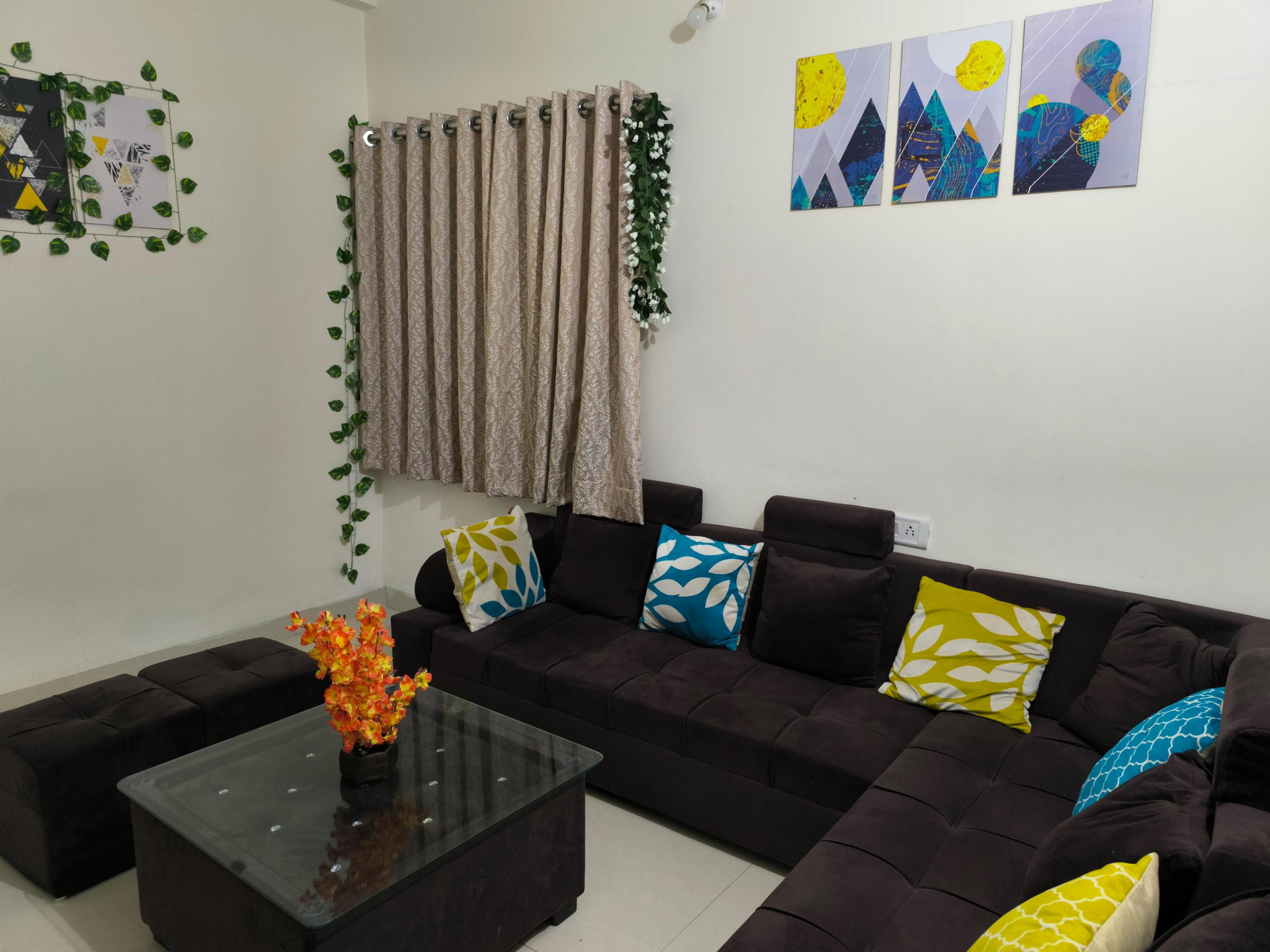 Orraica 303 Cosy Flat with Wifi in Mahalaxmi Nagar - Tap to explore photos