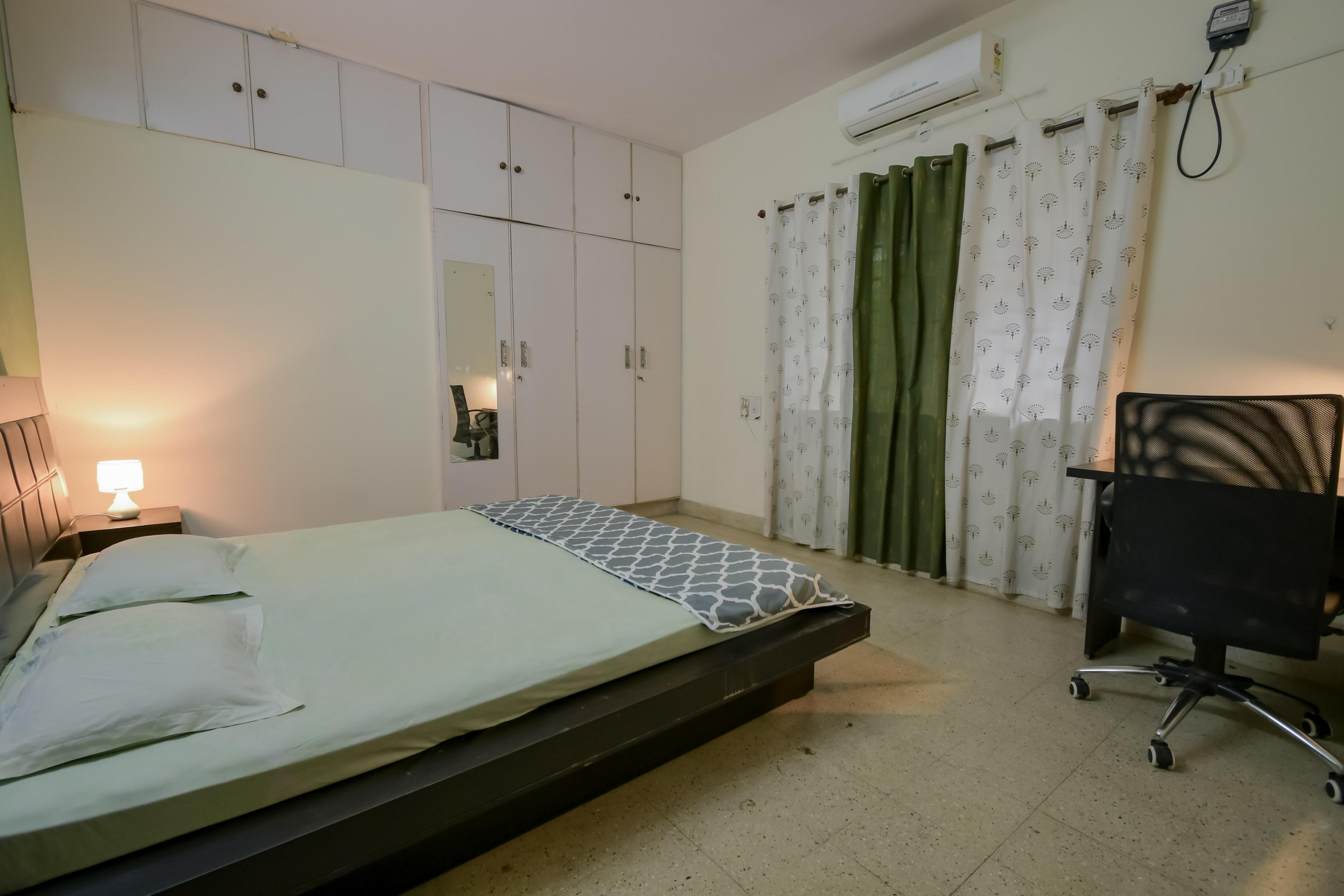 Snore Summore Room Type - Deluxe Double Room with Shared Bathroom