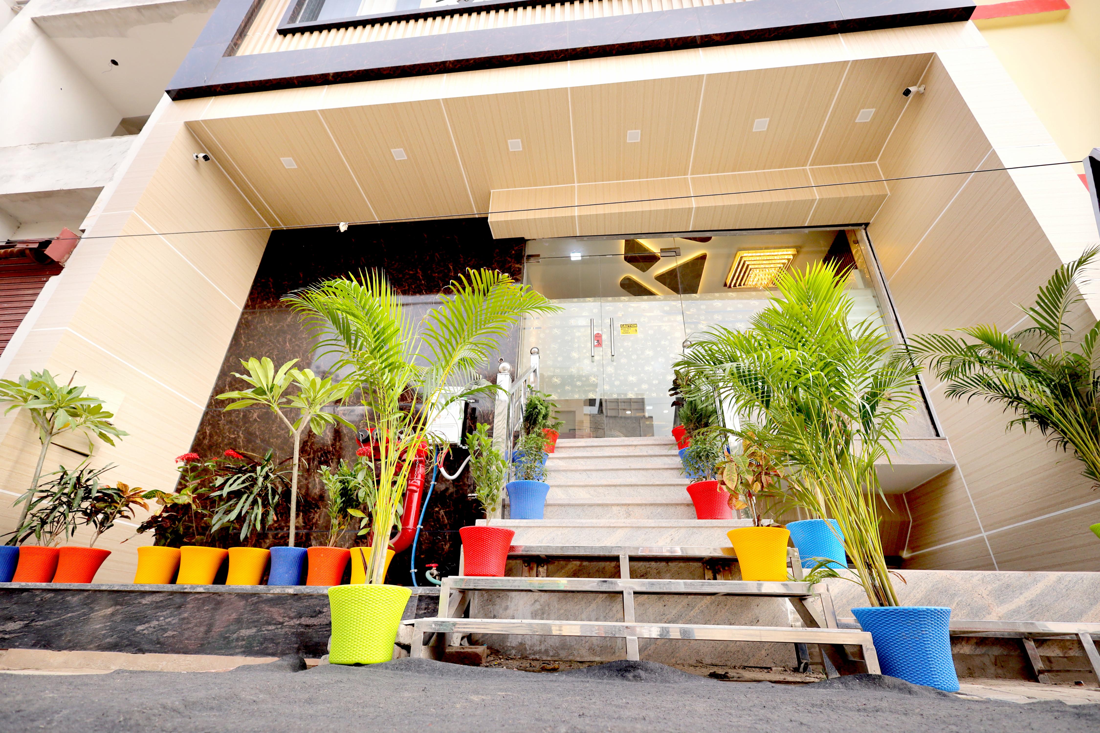 Hotel SMR Palace-Rooftop - view Taj Mahal