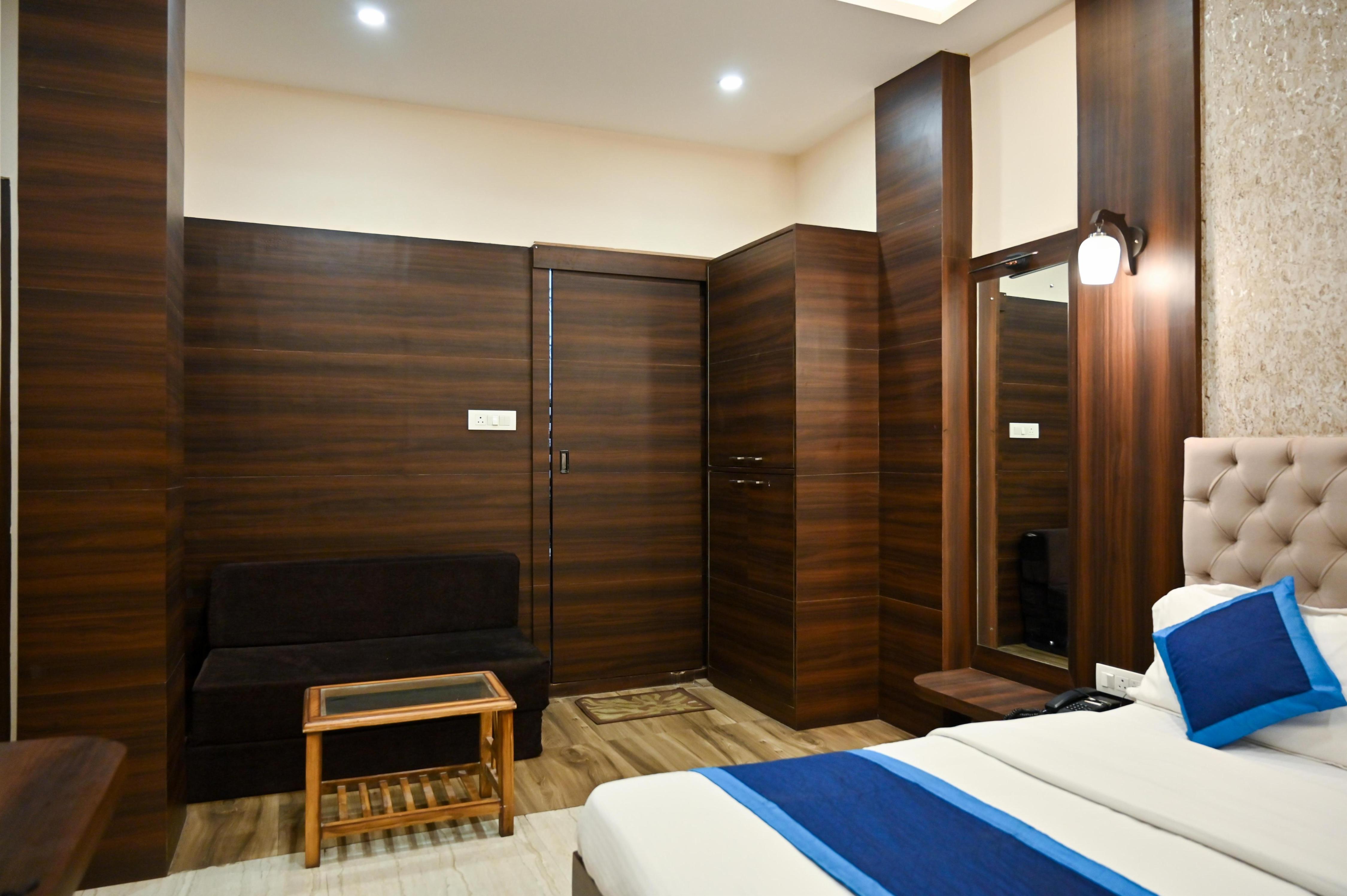 Hari Gopal Palace Room Type - SUPERIOR DOULBLE ROOM