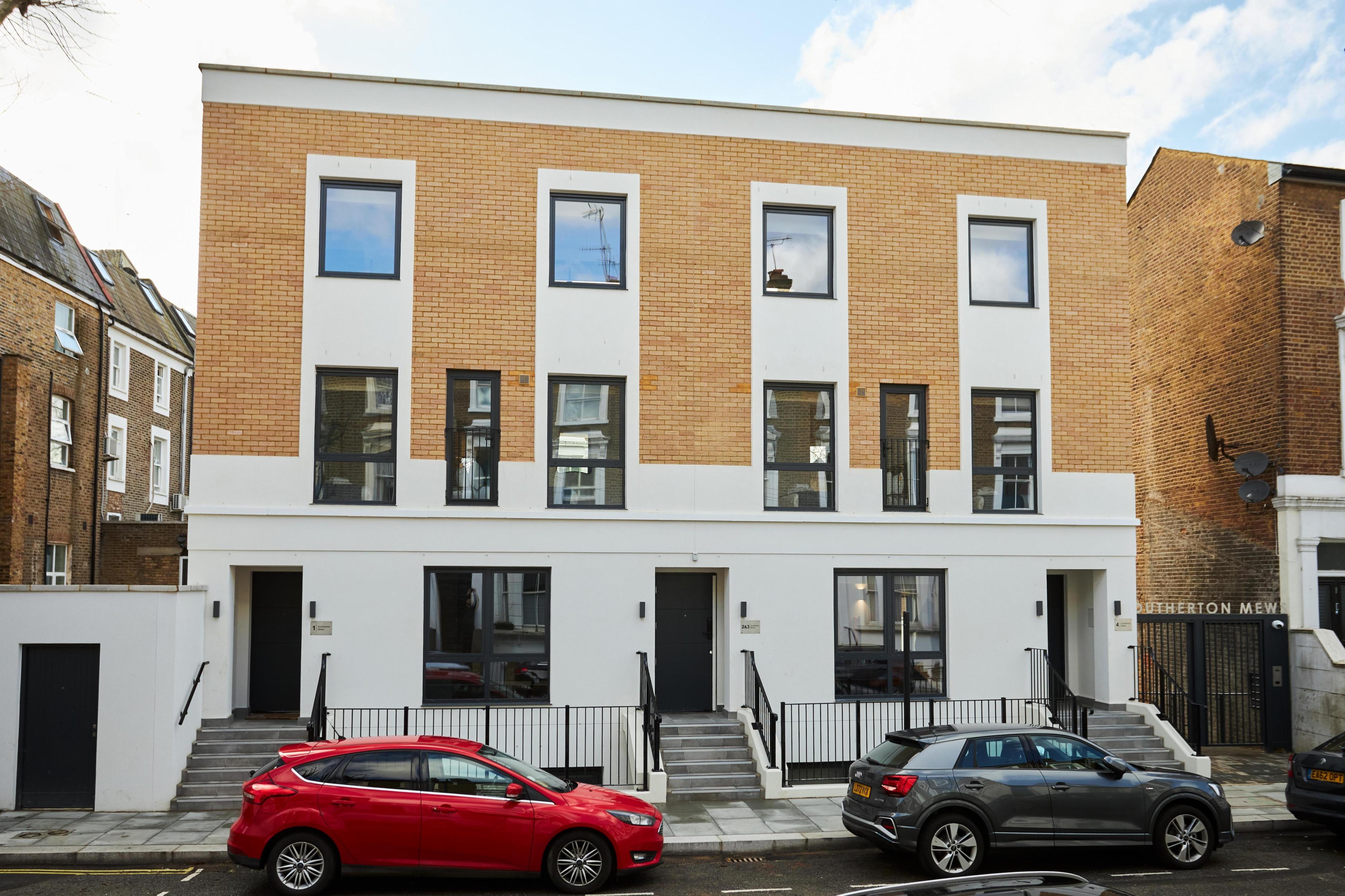 Hammersmith Mews by Viridian Apartment