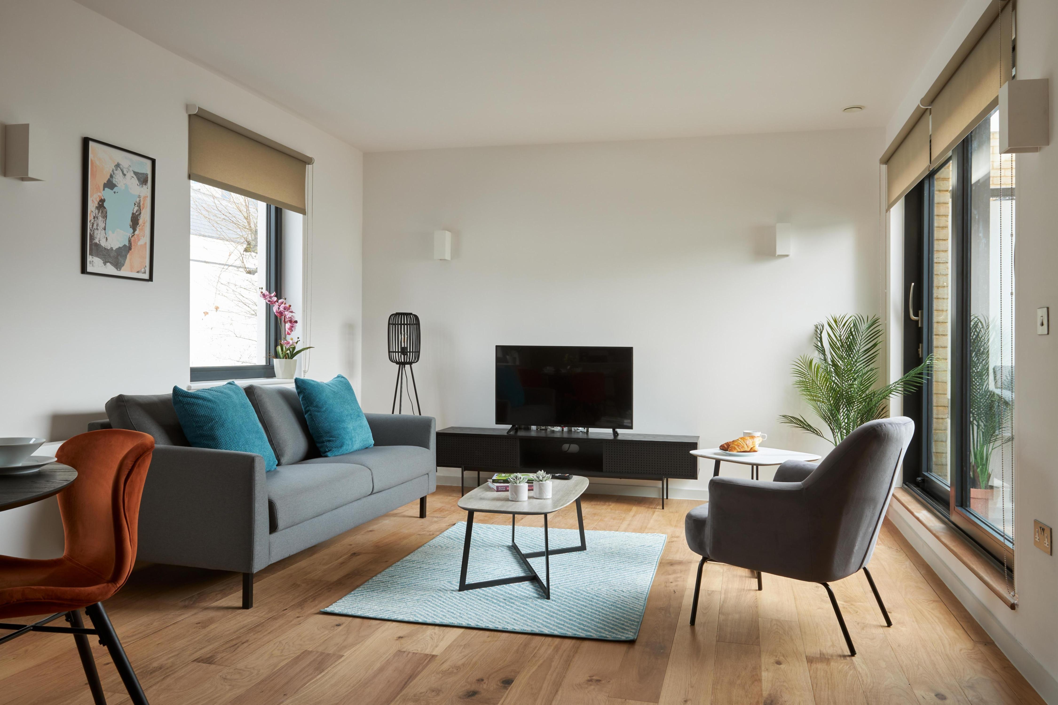 Hammersmith Mews by Viridian Apartment - Tap to explore photos