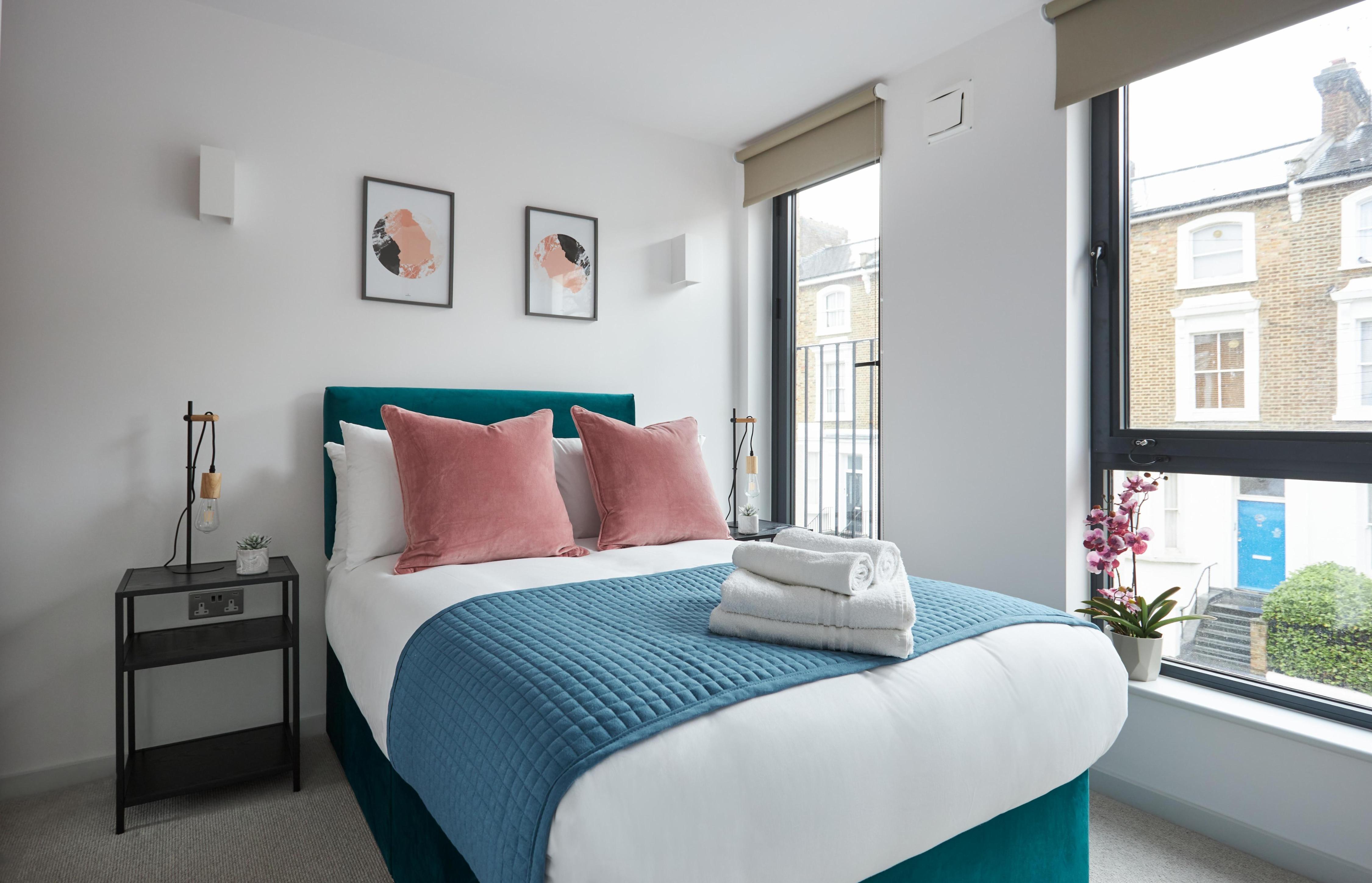Hammersmith Mews by Viridian Apartment - Tap to explore photos