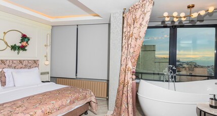 Ayramin Deluxe Hotel Room Type - King Suite with Jacuzzi and Sea View
