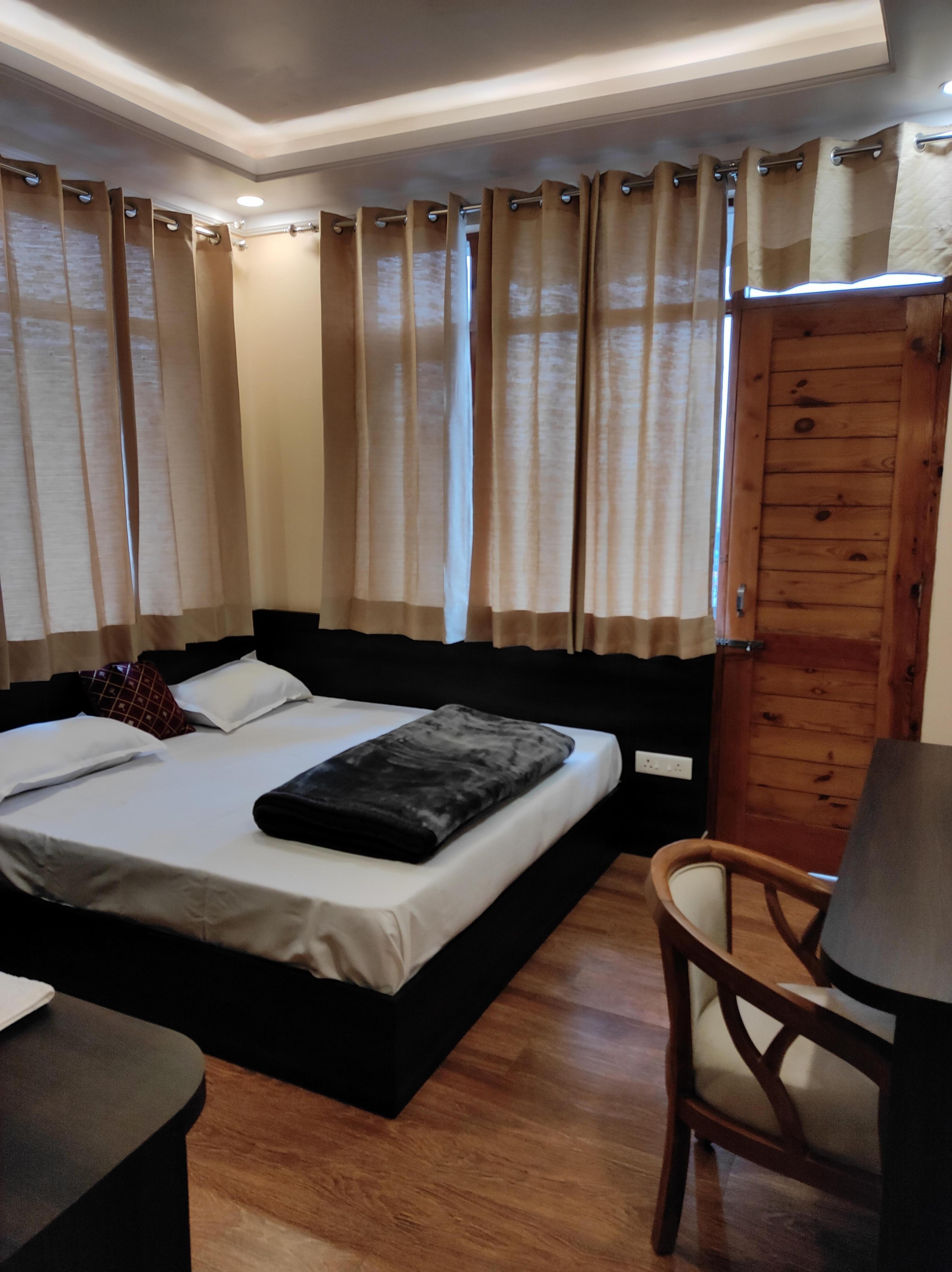 Superb Luxury Three Bed Apartment B&B - Tap to explore photos