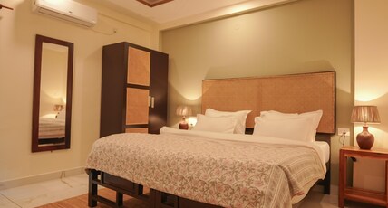 Native by Cliff and Coral Room Type - Superior King Room with Air-Conditioning