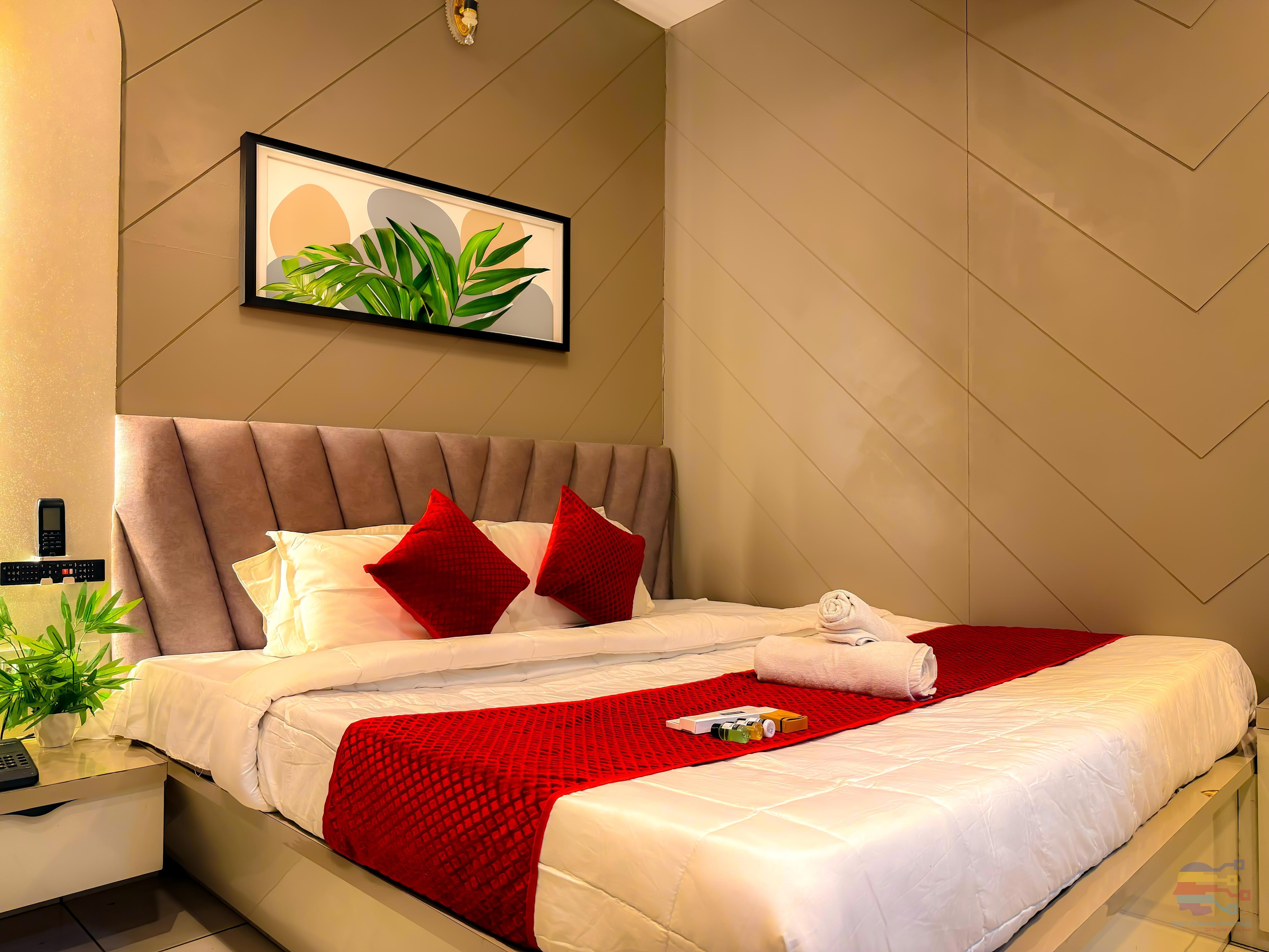 Guruvayur Dham 200mtr from Mathura Railway Station Room Type - SUPERIOR ROOM Guruvayur Dham 200mtr from Mathura Railway Station Room Type - SUPERIOR ROOM