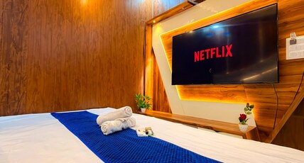 Guruvayur Dham  200mtr from Mathura Railway Station Room Type - Privileg Suite with seating