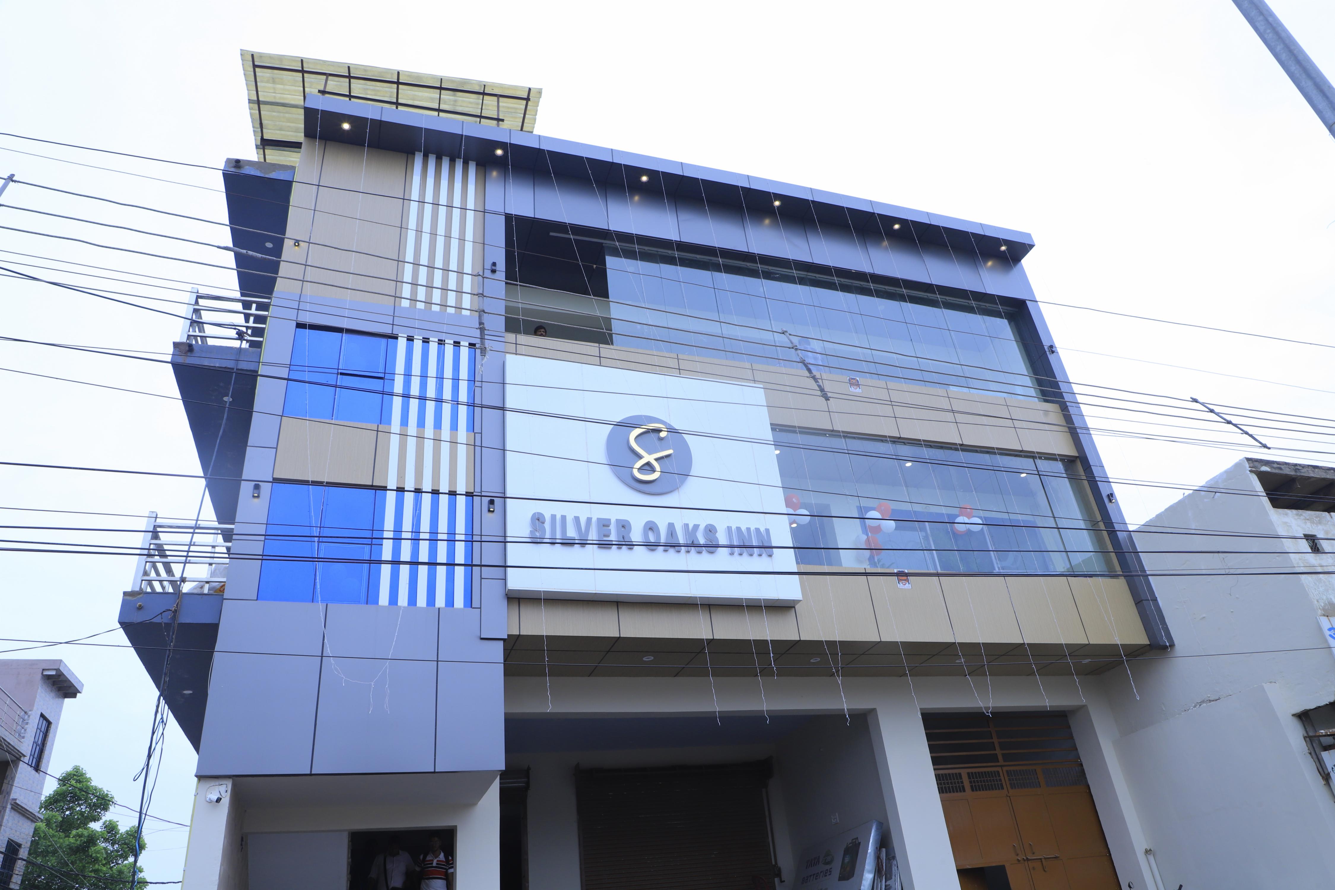 Silver Oaks Inn - Tap to explore photos