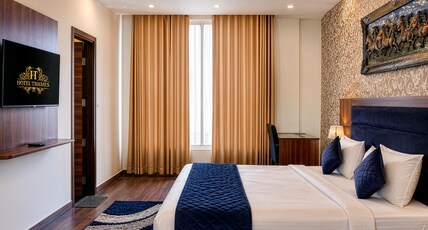 Hotel Thames Room Type - Super Deluxe Room with Road Facing View Hotel Thames Room Type - Super Deluxe Room with Road Facing View