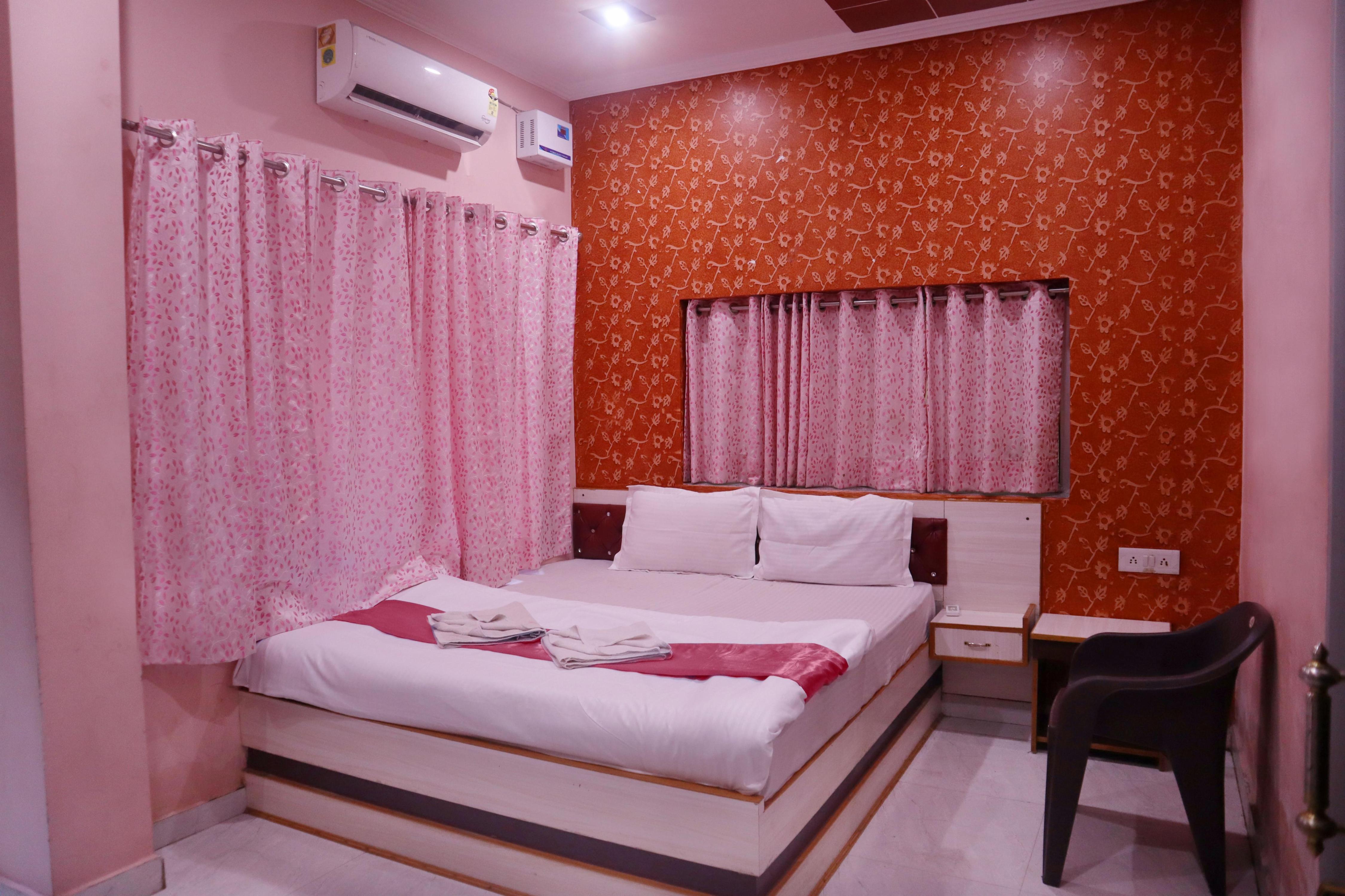 Laugh tale hostel Room Type - Super deluxe with balcony