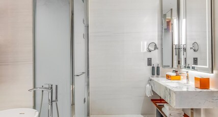 DoubleTree by Hilton Cangnan Room Type - KING AMBASSADOR SUITE