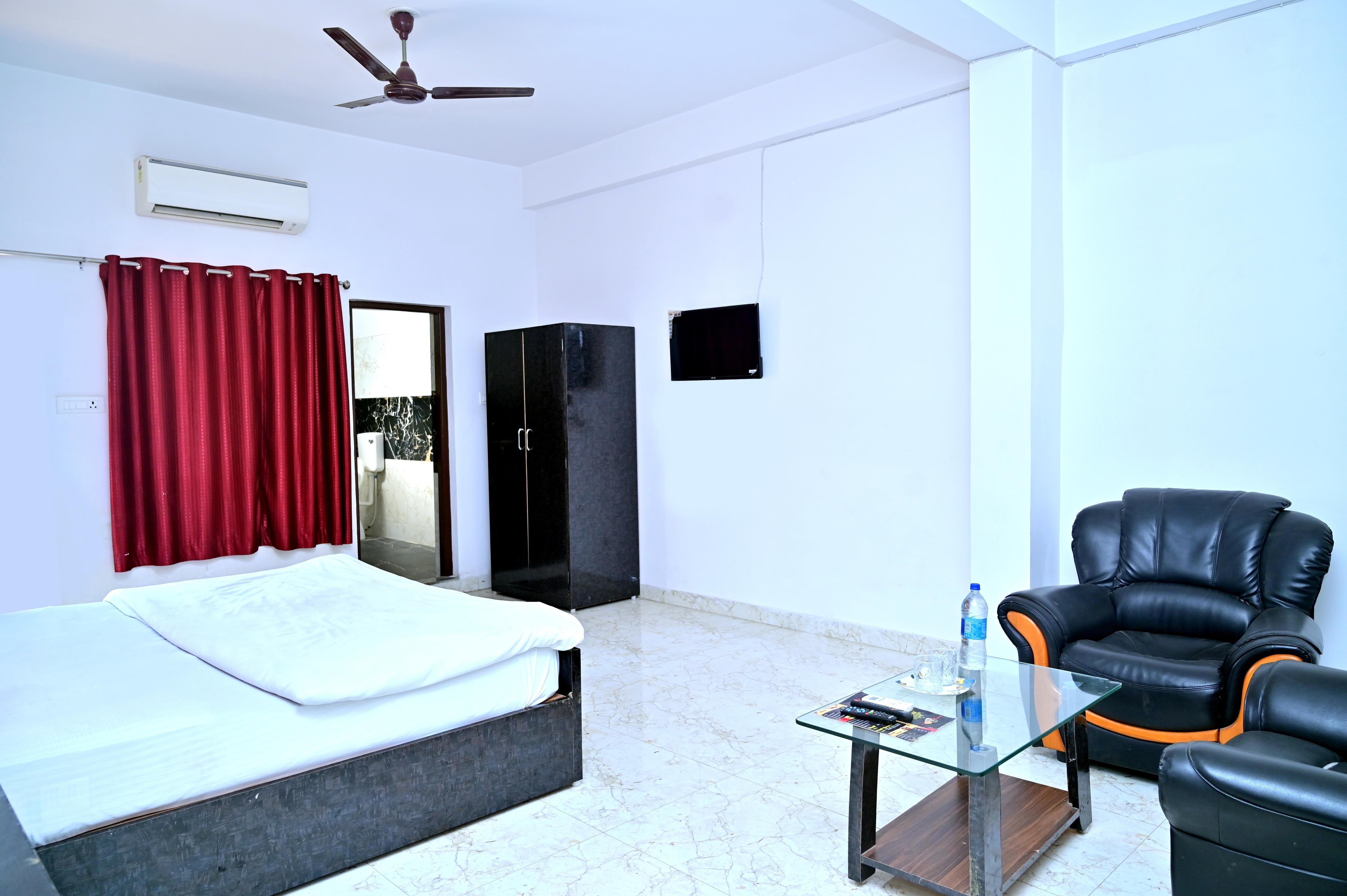 Kanishka Residency Room Type - Deluxe Room