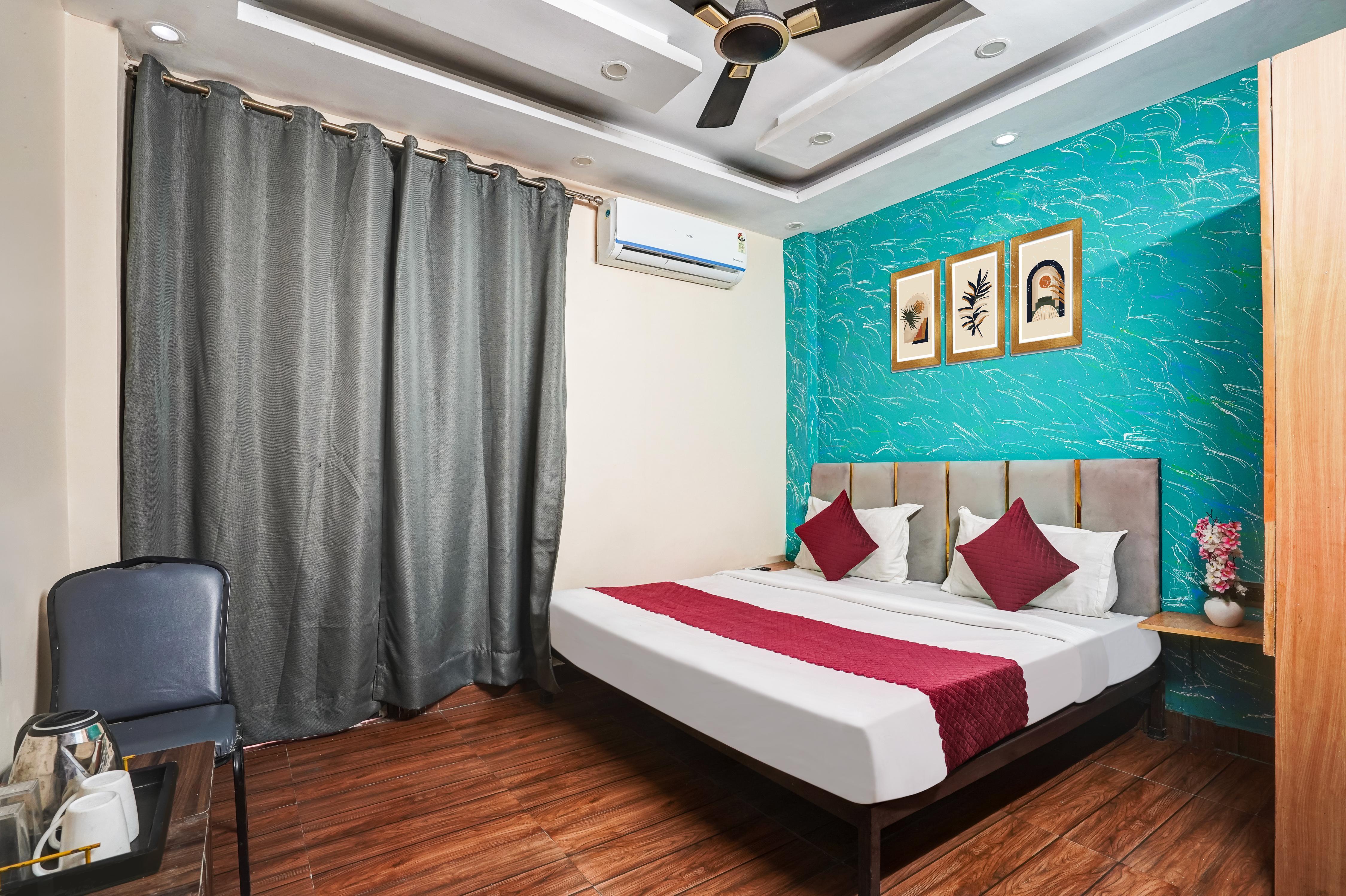 Hotel Twamev Laxmi Nagar Room Type - Deluxe