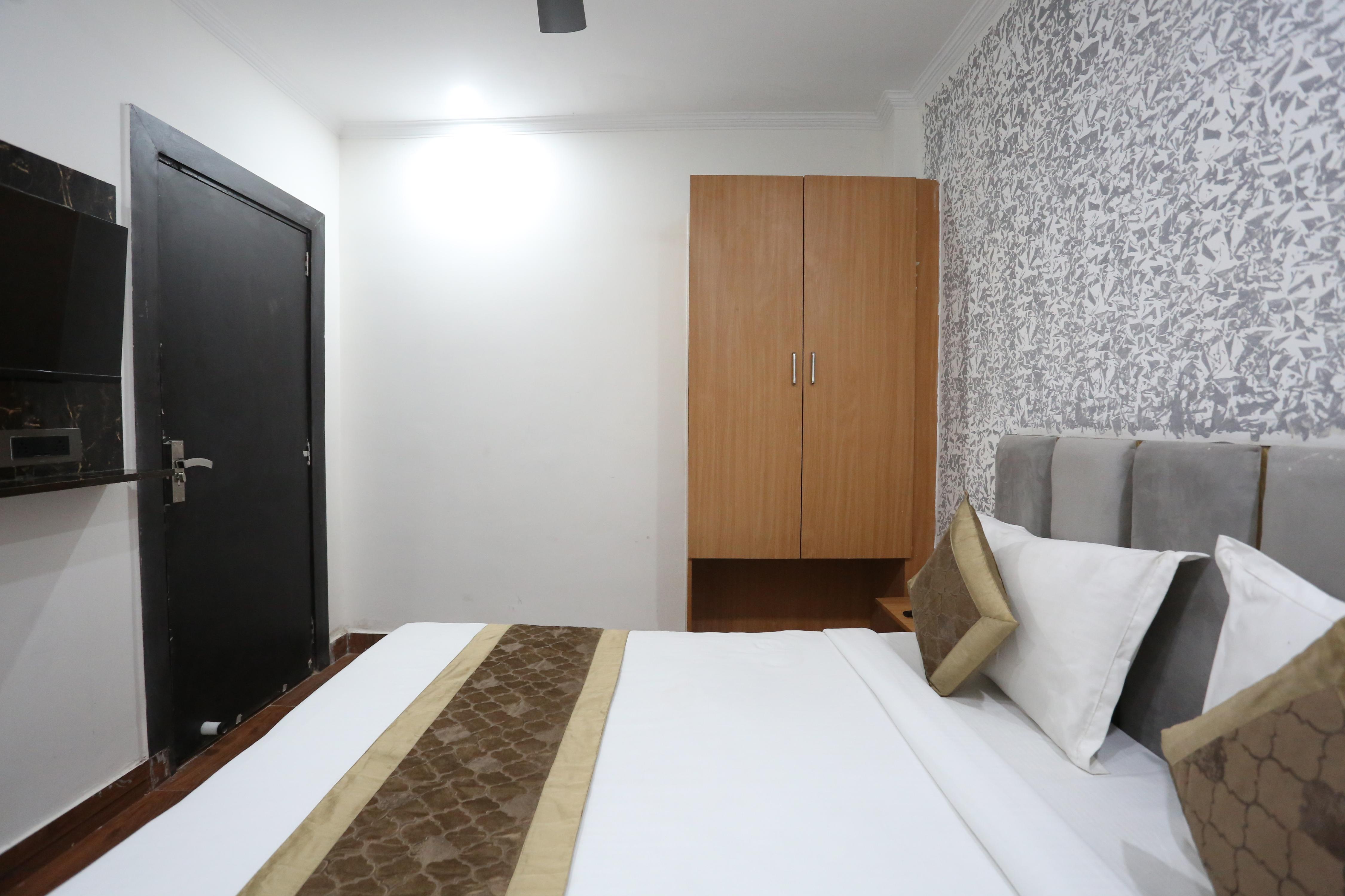 Hotel Twamev Laxmi Nagar Room Type - Deluxe