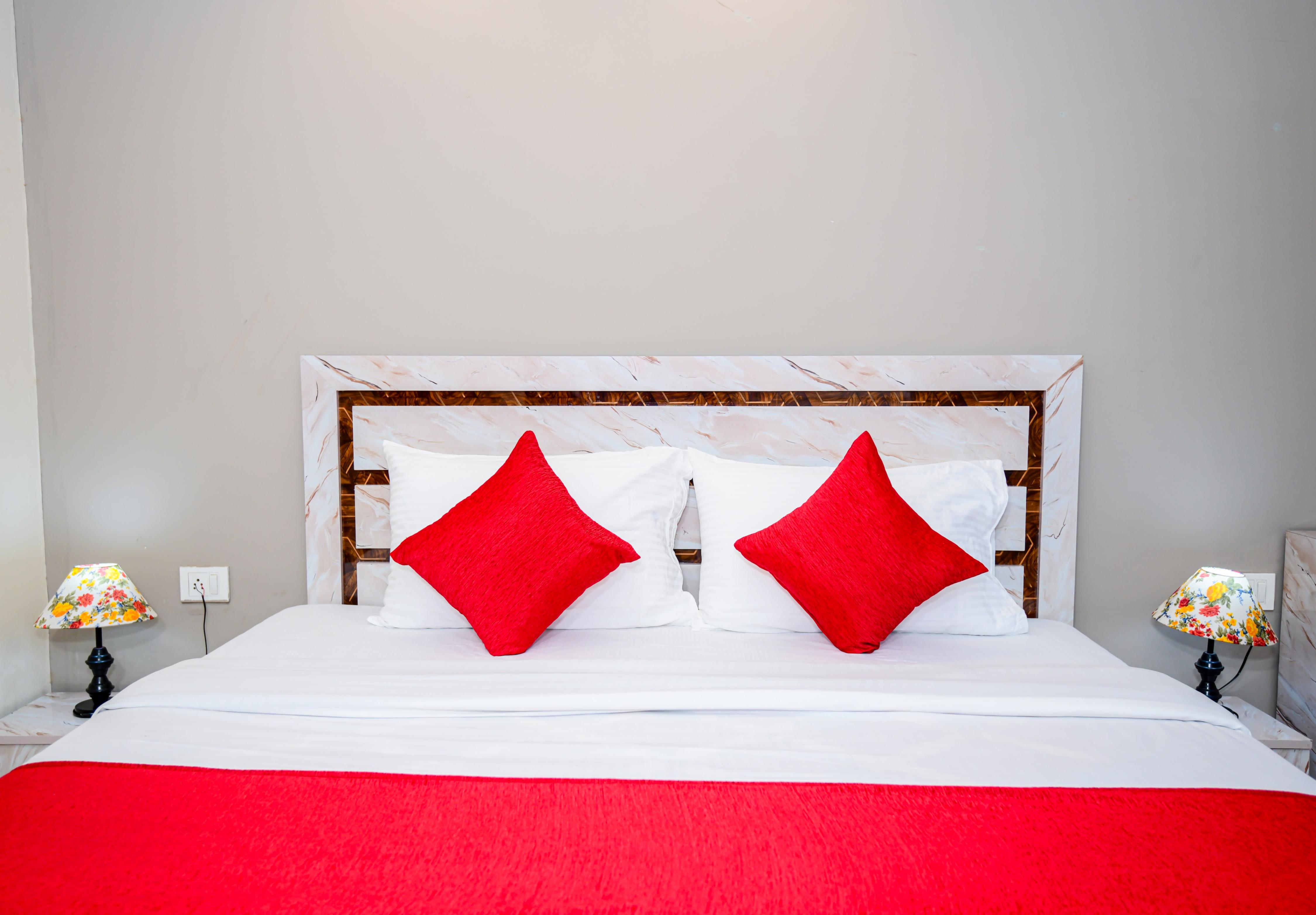 SUN Studio - Tap to explore photos