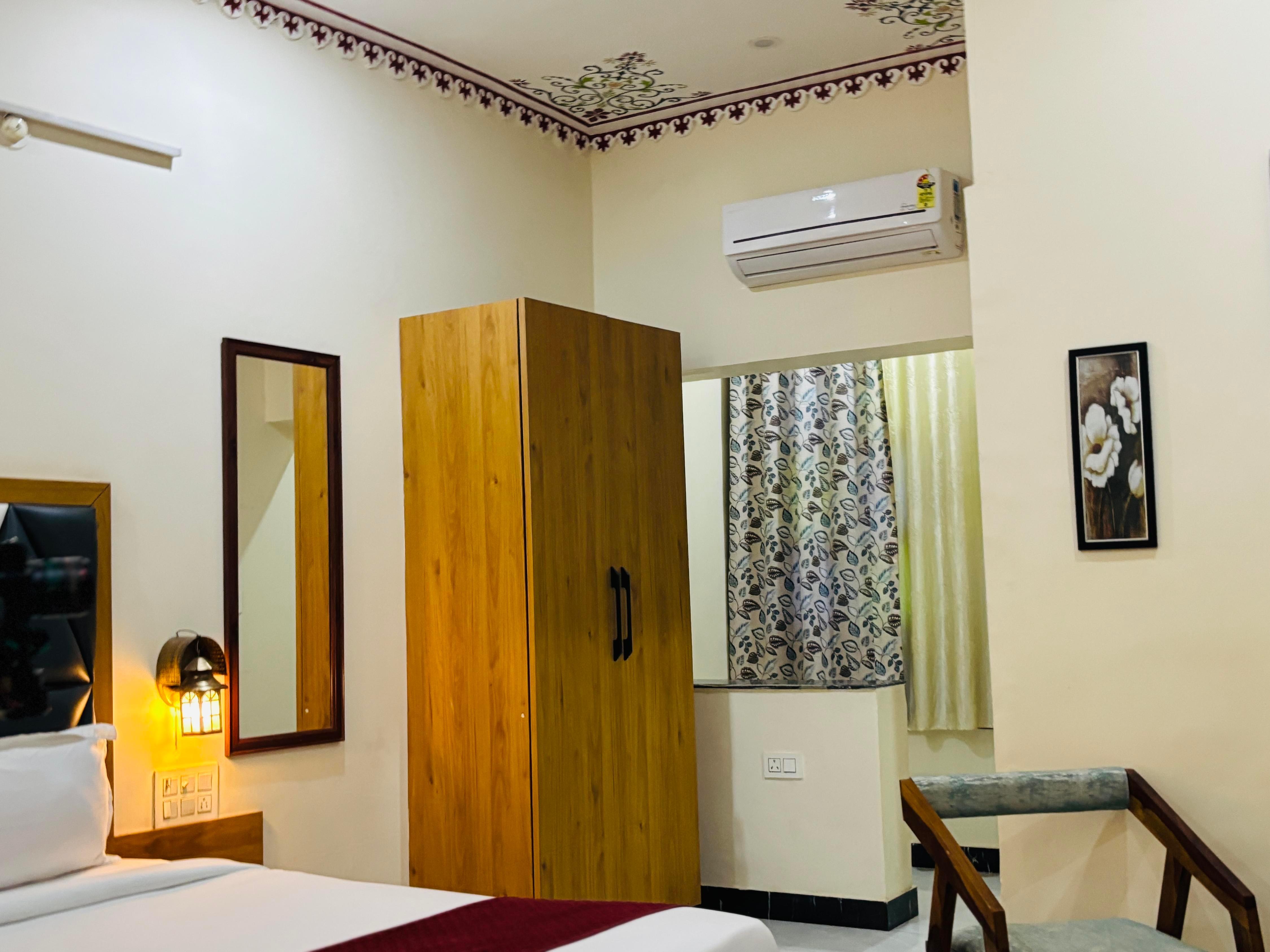 Airport Jai Hari Vilas Hotel Near Umaid Bhawan Palace - Tap to explore photos