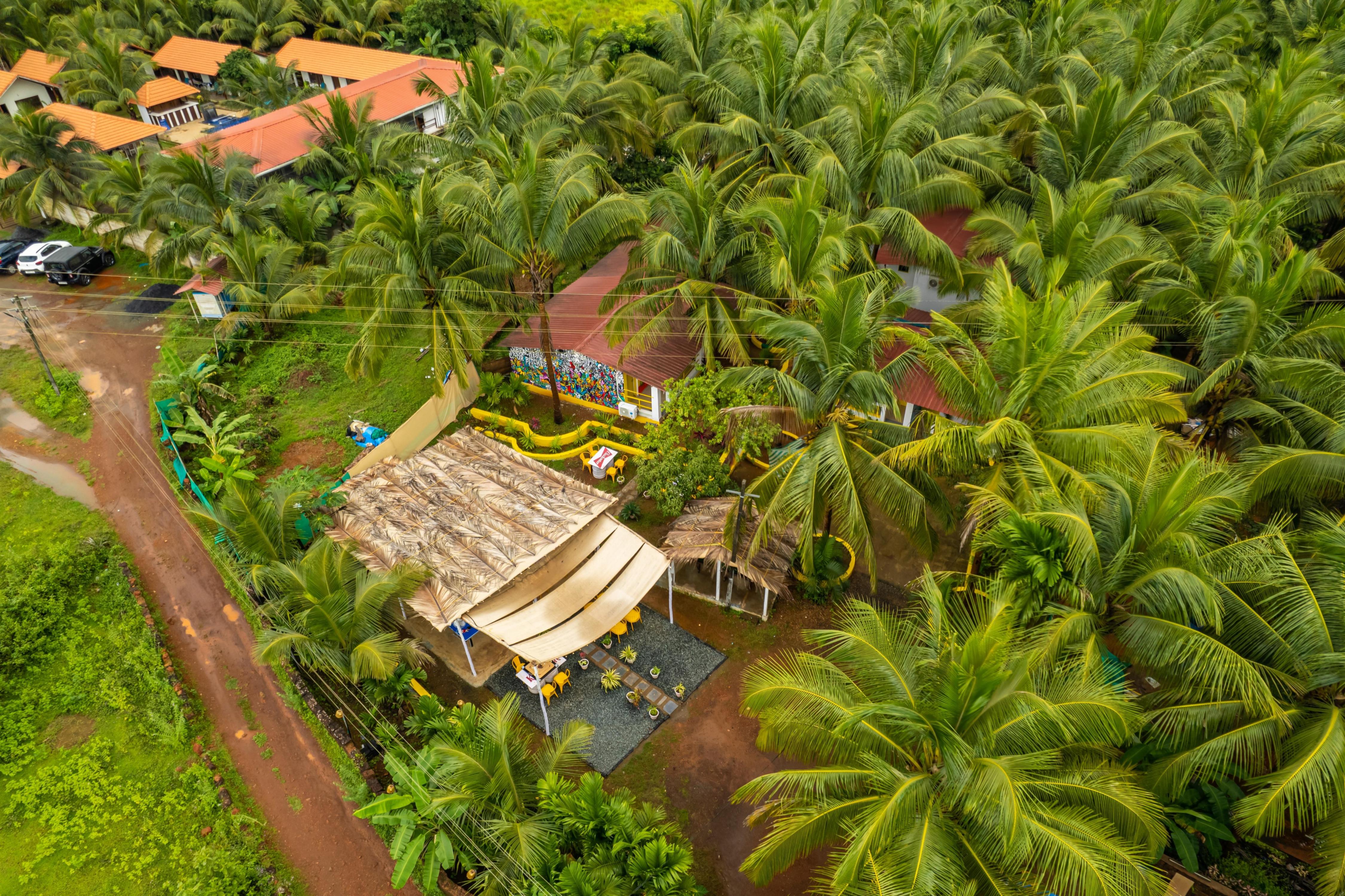 Whoopers Party Hostel Palolem - Tap to explore photos