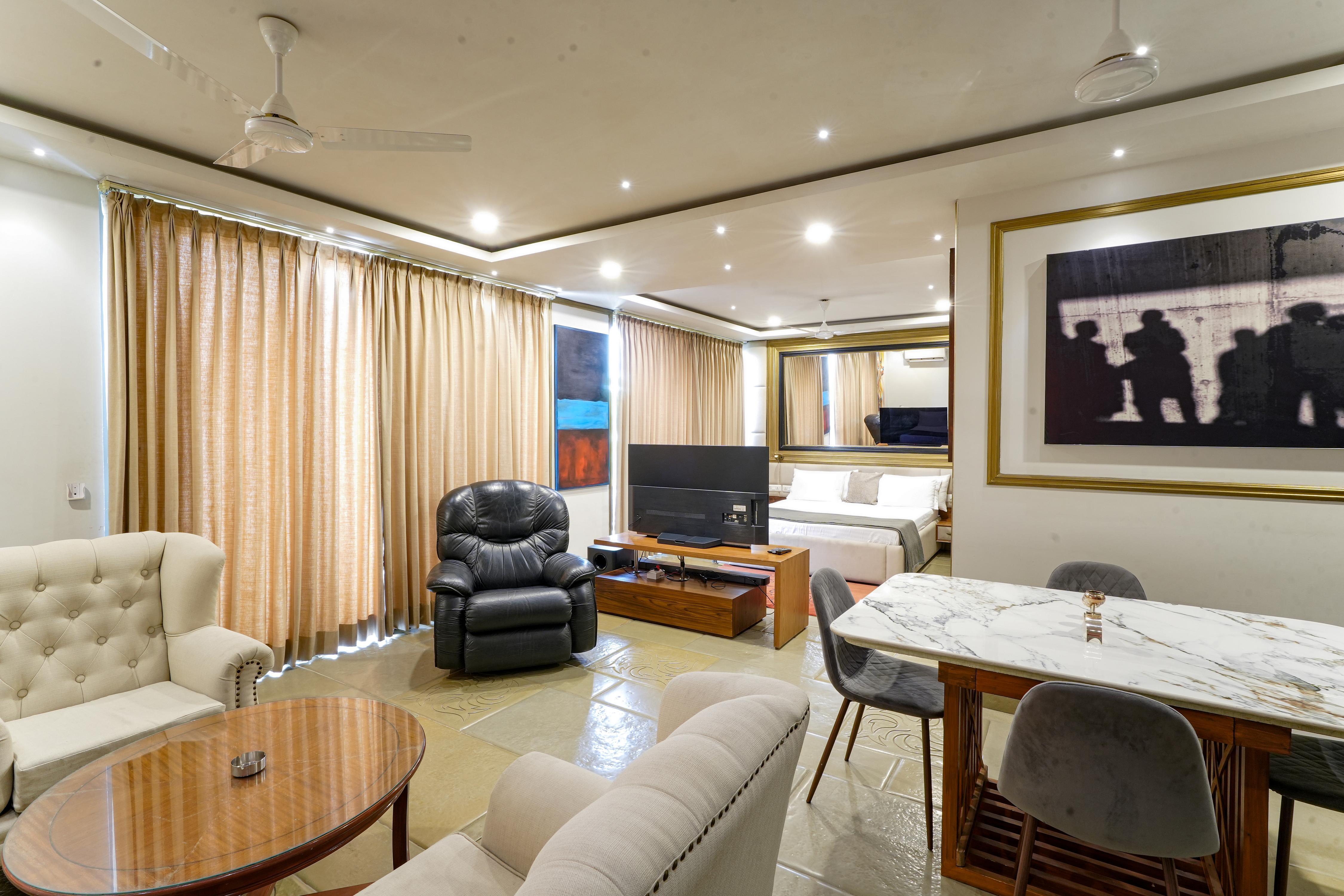 Magnolias Luxurious Penthouse with Private Terrace & Mini Bar