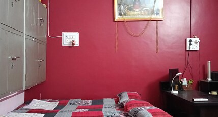 Tribhuvan Homestay Room Type - Bedroom 3 - Sheesh Mahal : 1 AC Room with Separate Let-Bath