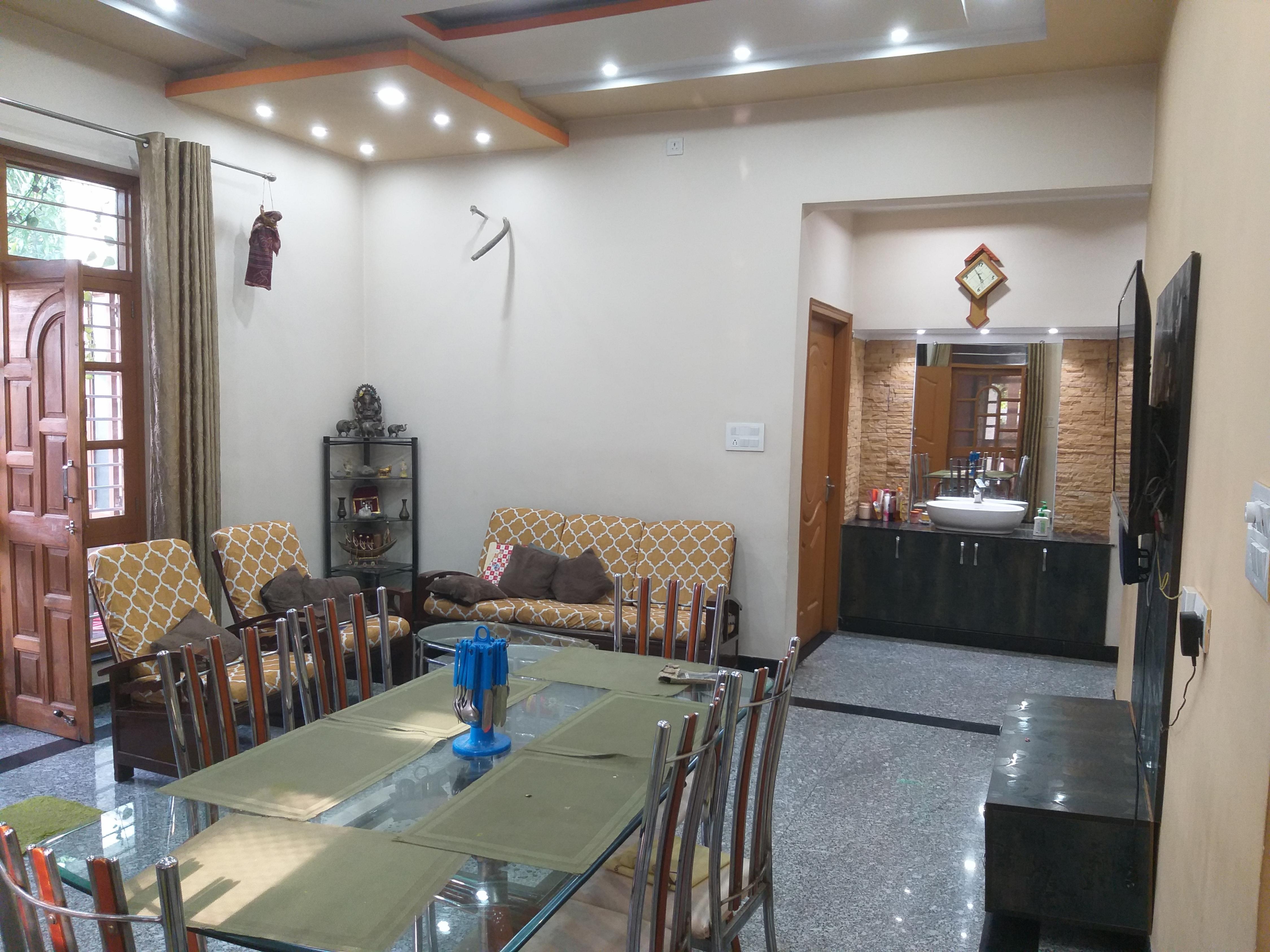 Awasthi's HomeStay - Tap to explore photos