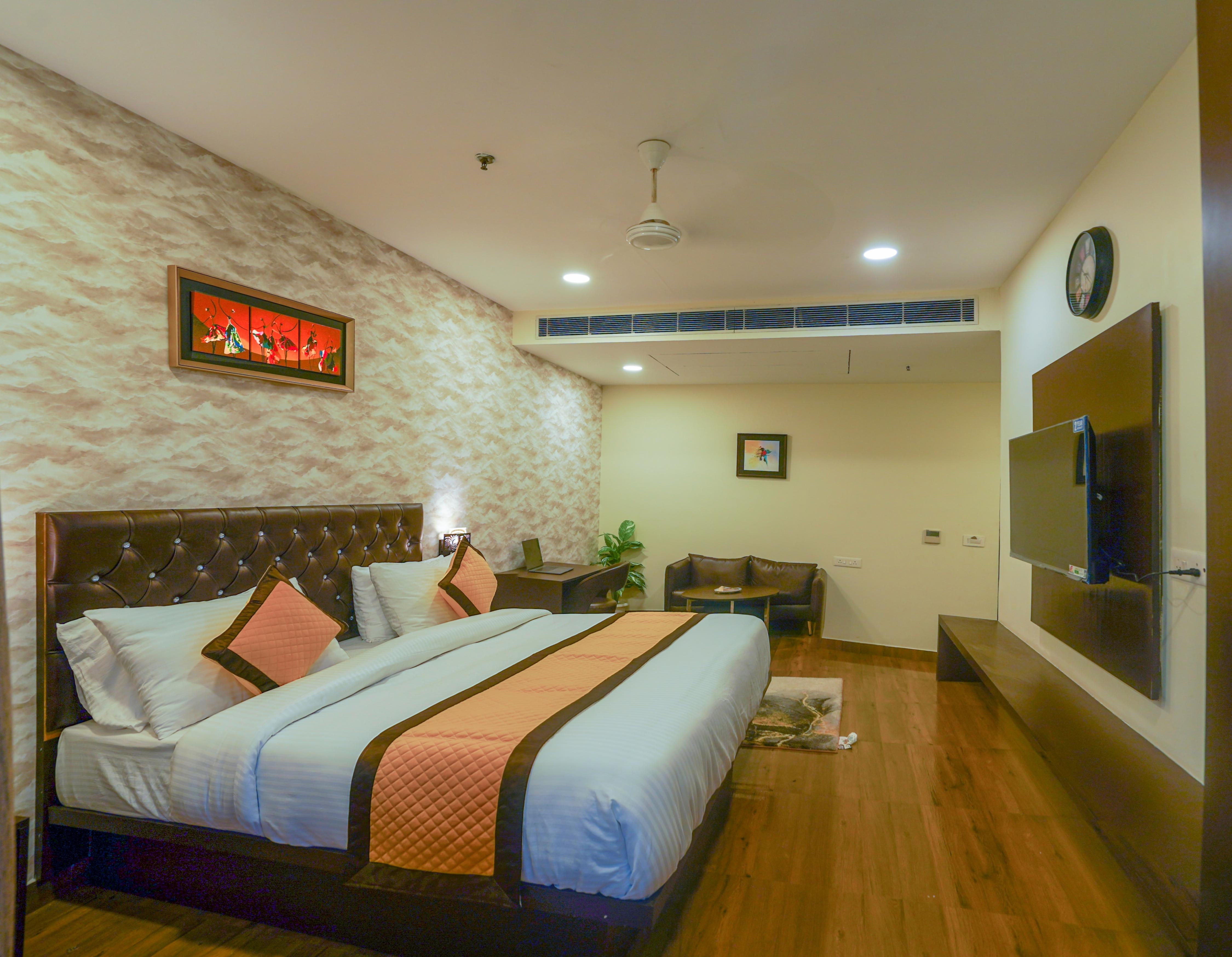 Studio room at Hibiscus Select Gaur City - Tap to explore photos