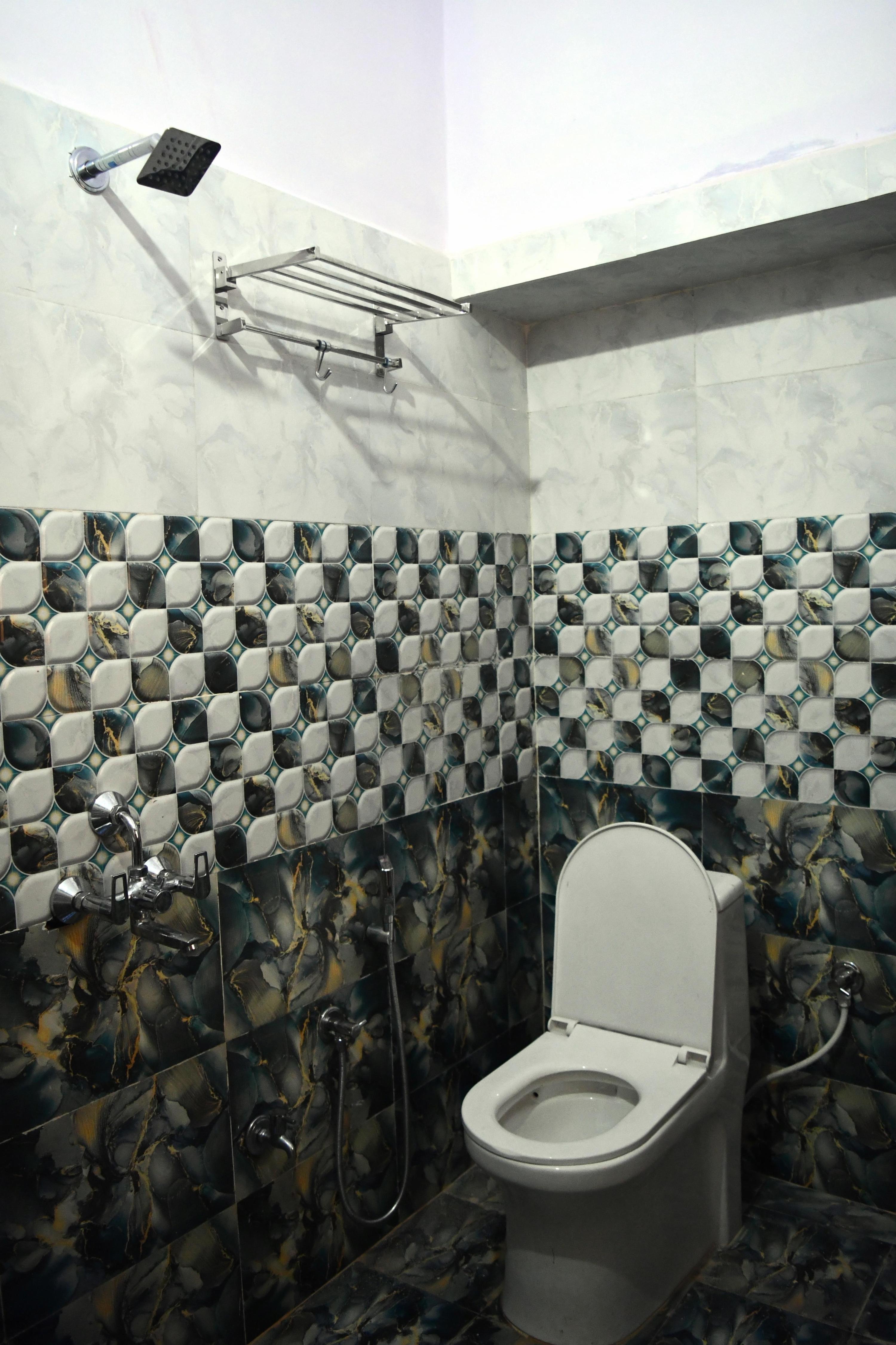 Shivohm Inn Homestay | 400mts from Kashi Temple - Tap to explore photos