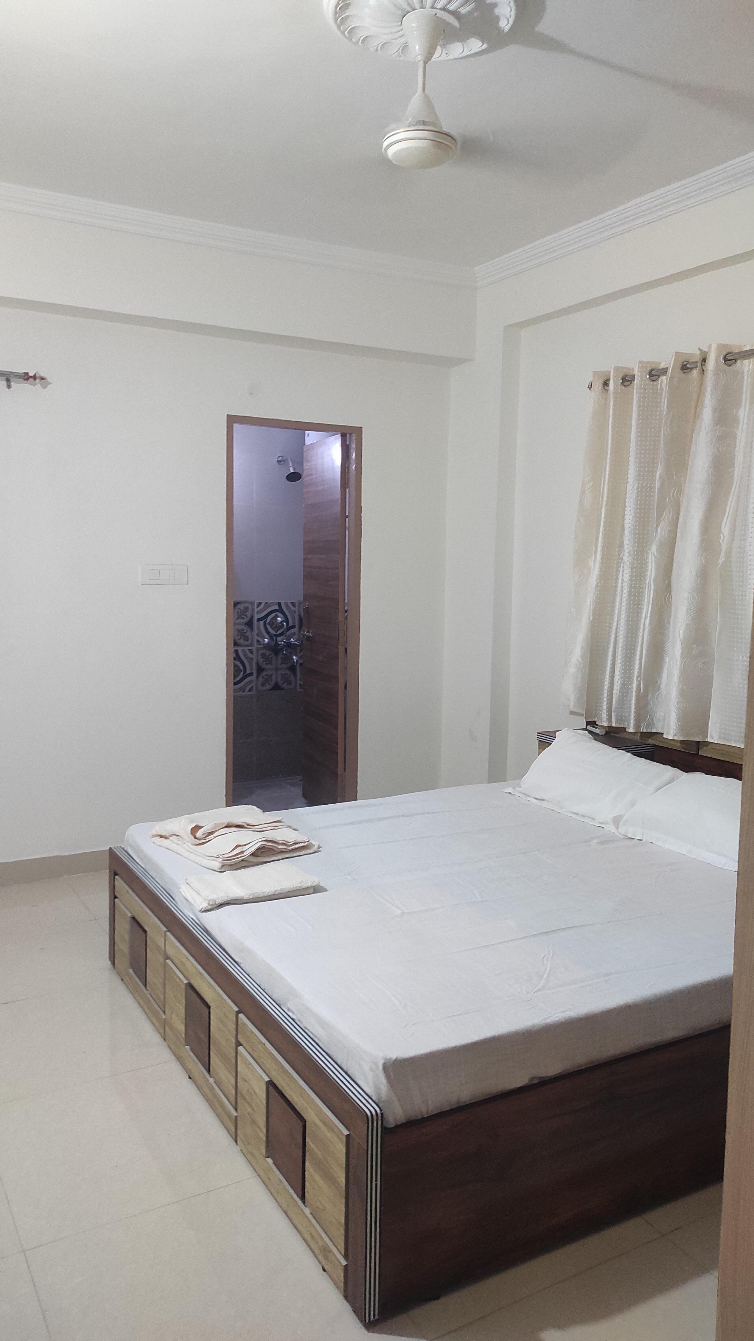 Sarisha's Home Stay - Tap to explore photos
