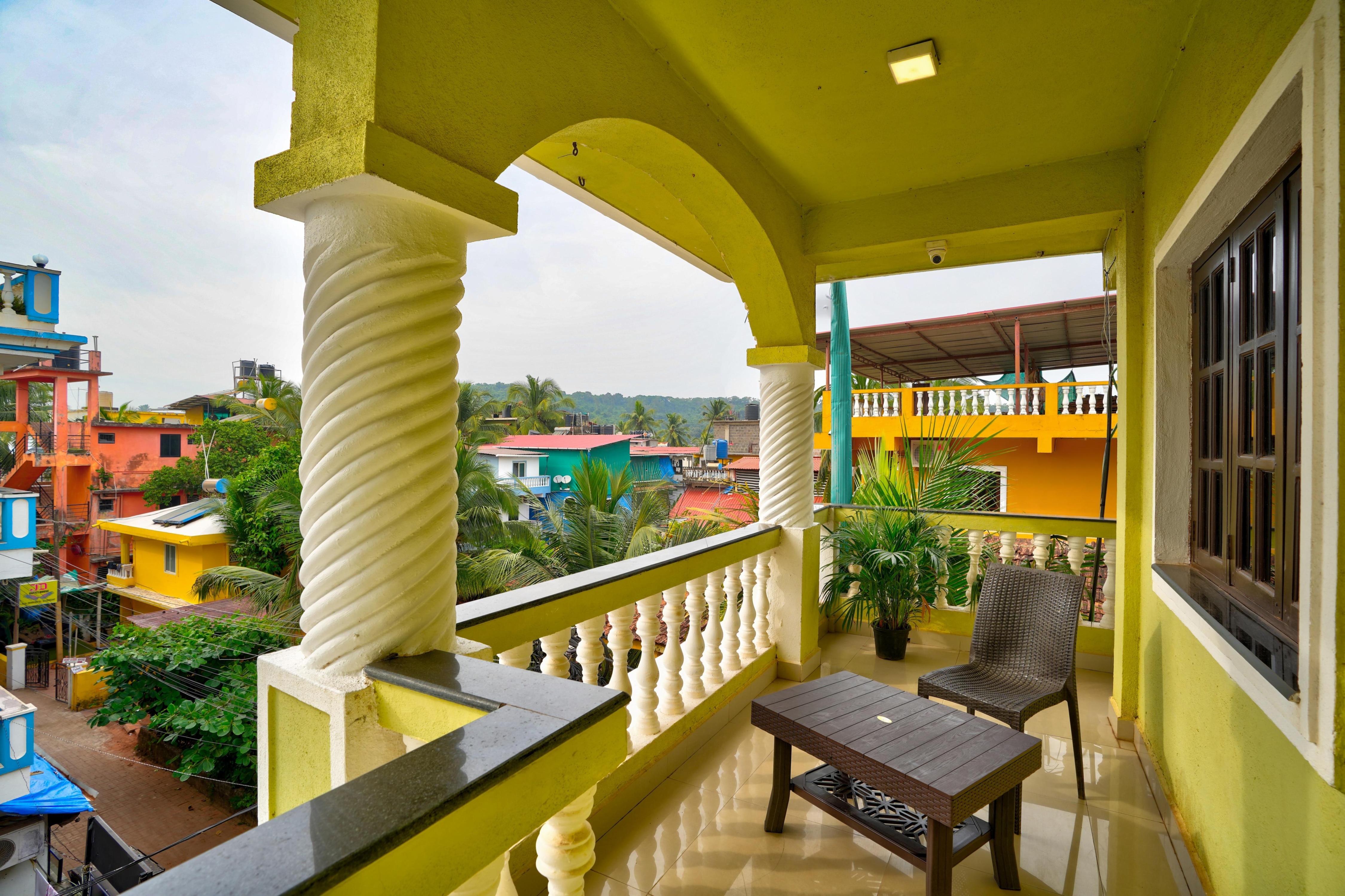 Hotel Salty Waves Baga - Tap to explore photos