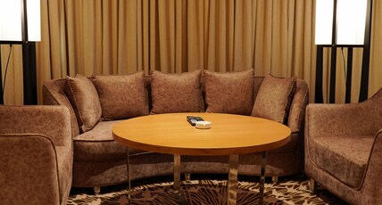 Gokulam Grand Room Type - Grand Suite AC with Bathtub