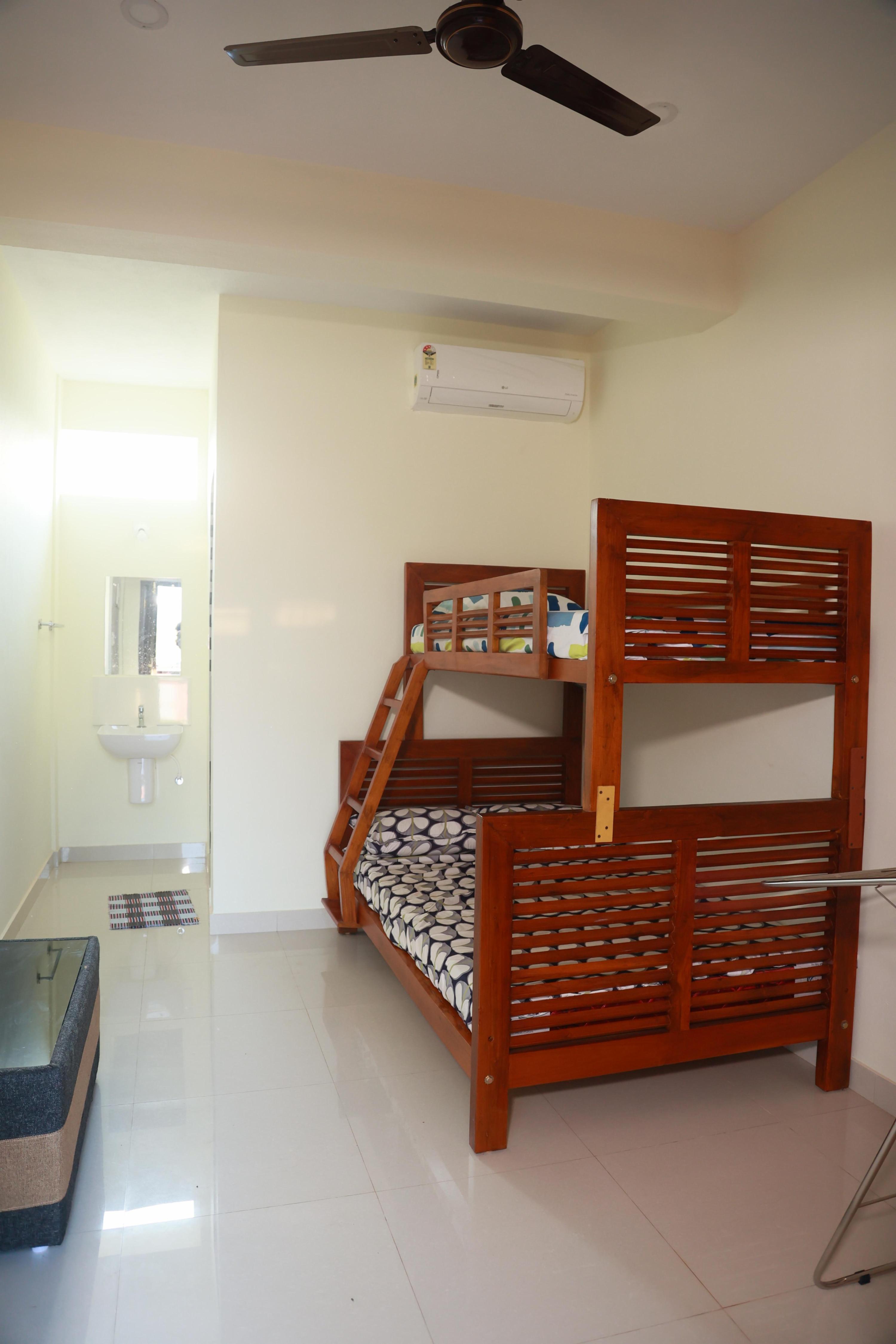 Groupten Plaza Room Type - Triple Bed AC
