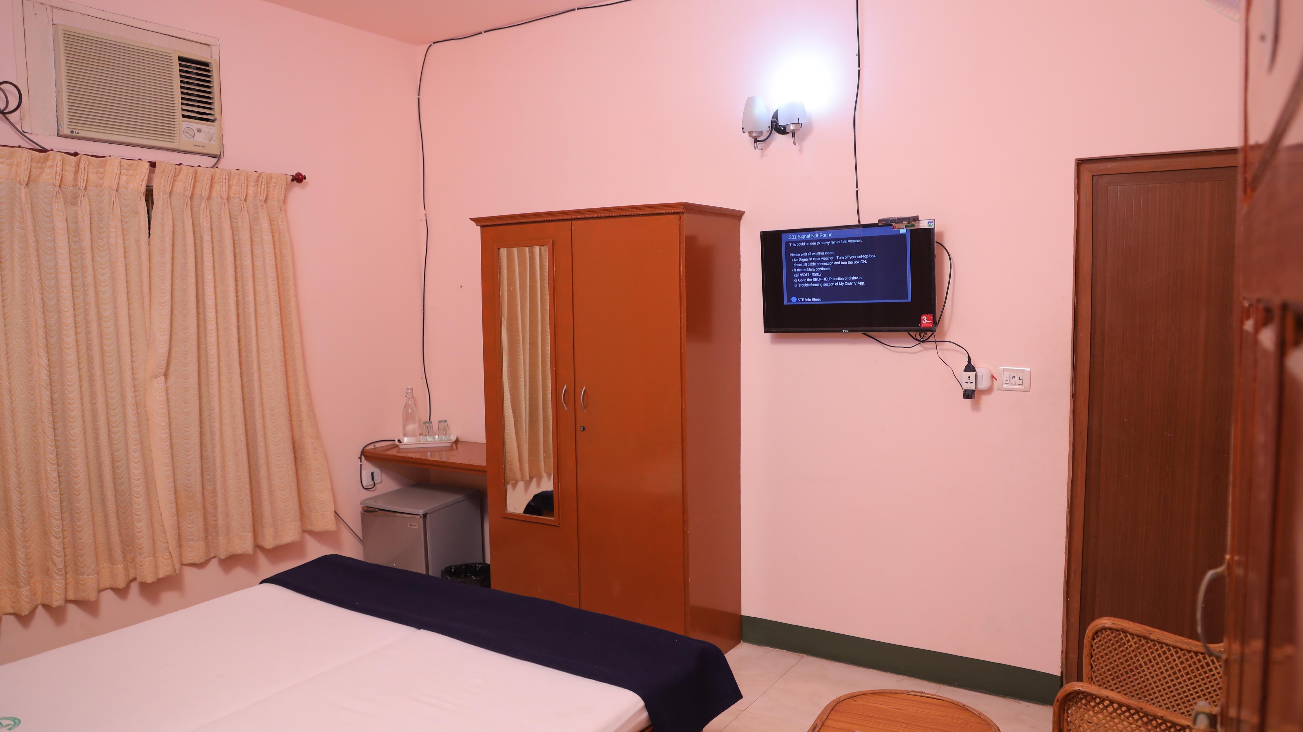 Kuttralam Resorts Room Type - AC Deluxe Room