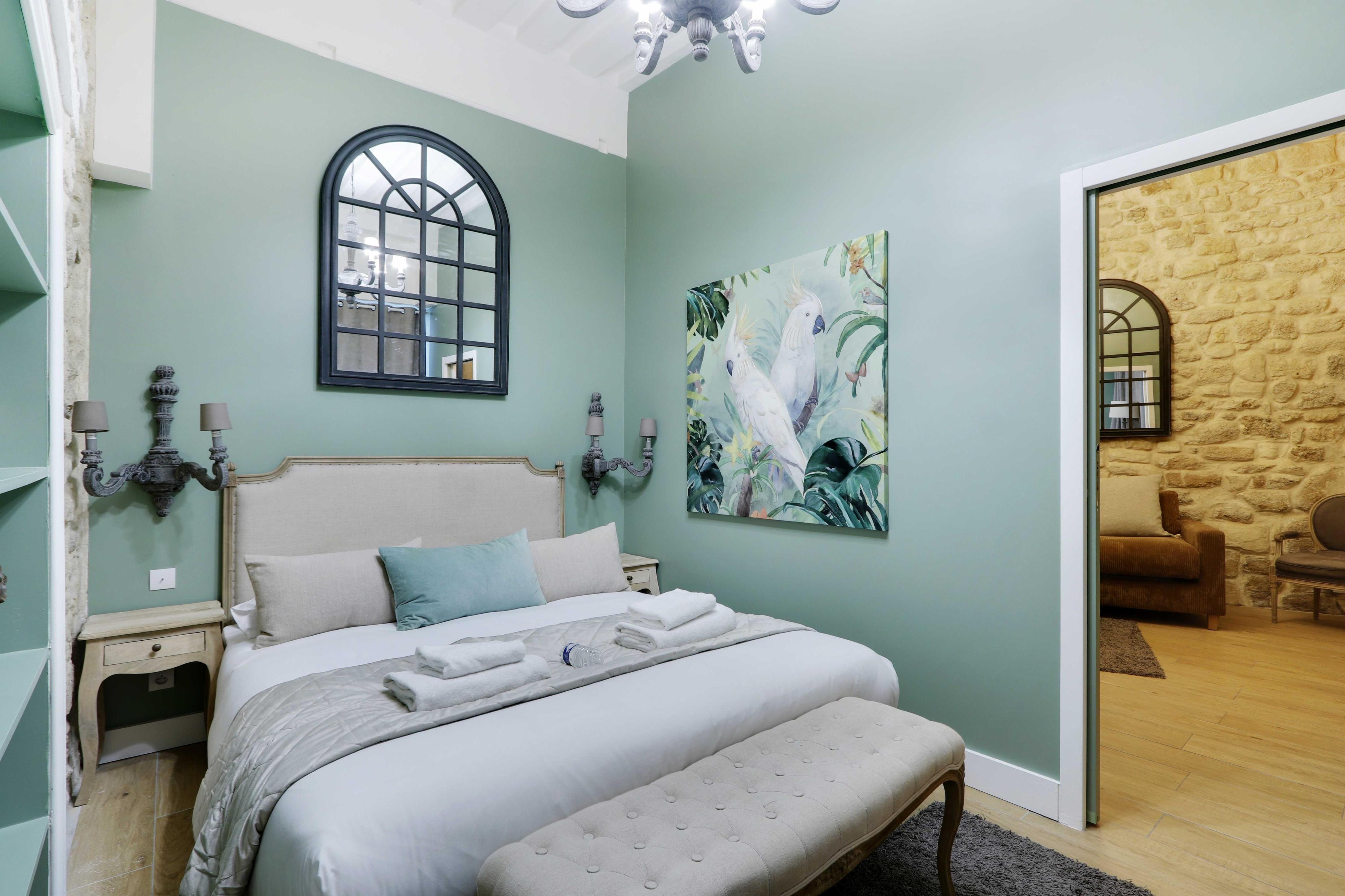 Charming apartment - 2BR/6P - Rue mouffertard - Tap to explore photos