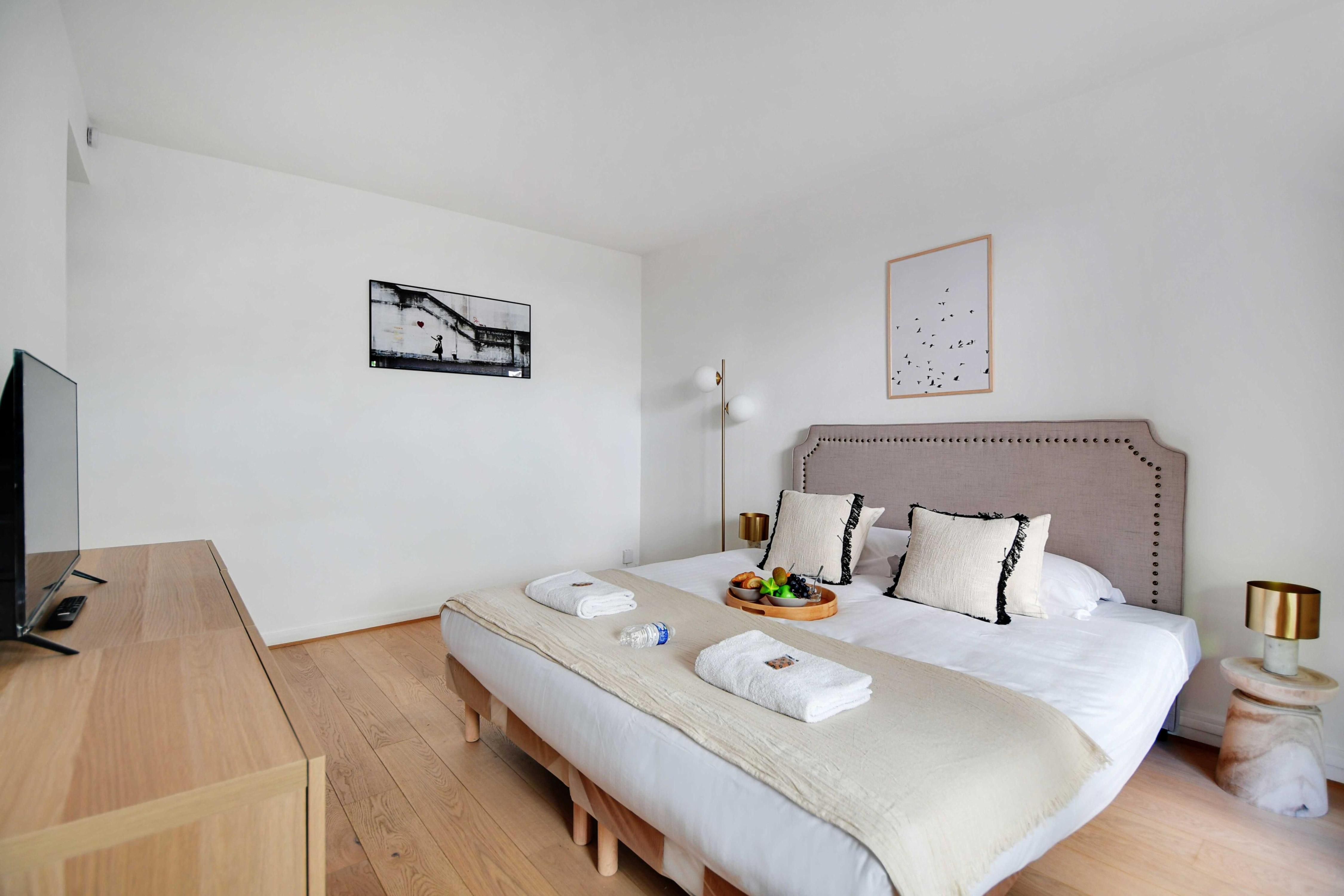 Elegant apartment - 2BR/6P - Tour Eiffel - Tap to explore photos
