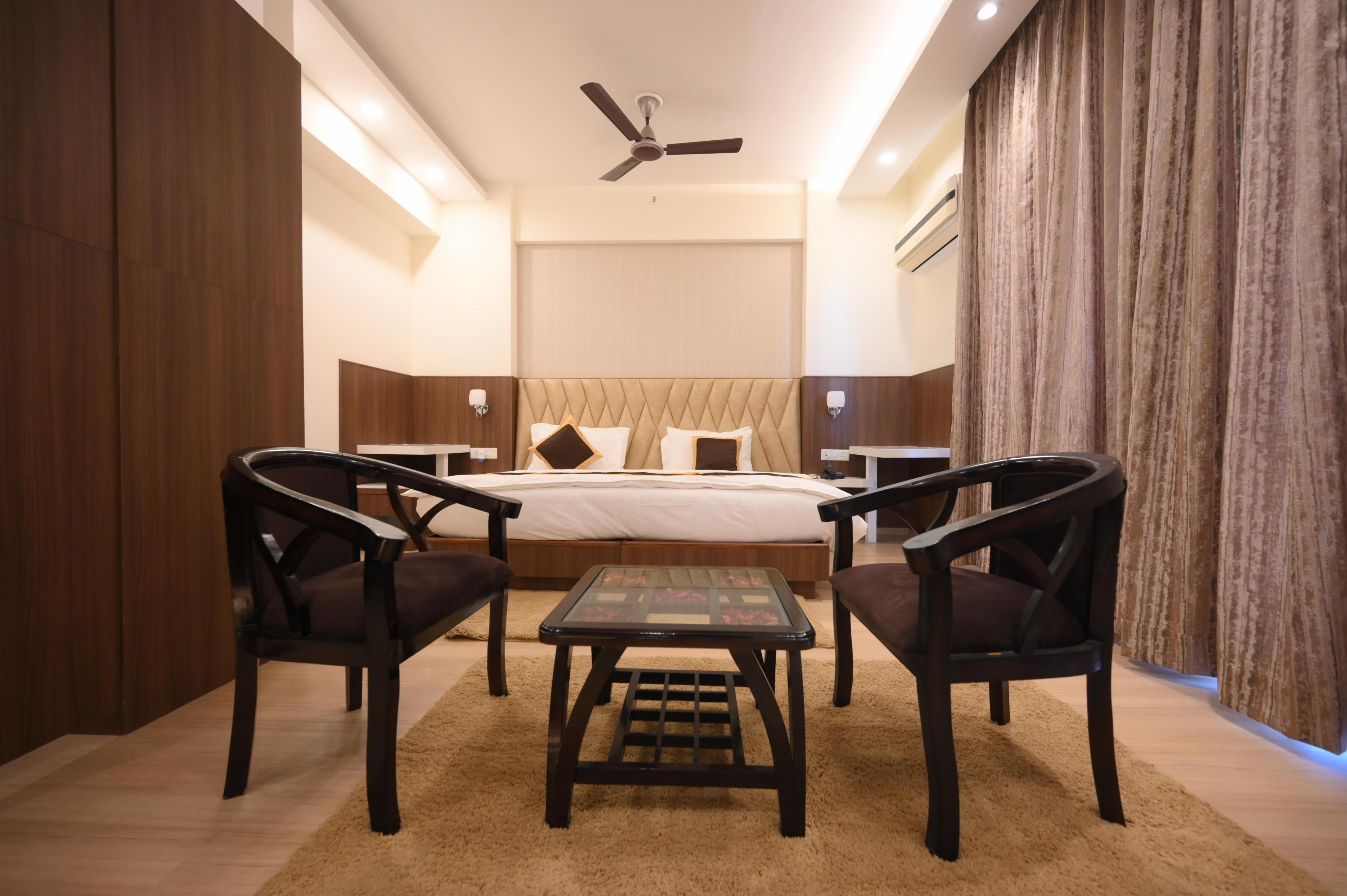 Rooms In 999 | DLF MyPad - Tap to explore photos