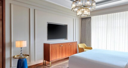 DoubleTree By Hilton Varanasi Room Type - Presidential Suite