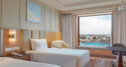 DoubleTree By Hilton Varanasi Room Type - Premium Twin Pool View