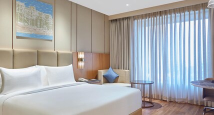 DoubleTree By Hilton Varanasi Room Type - Deluxe King