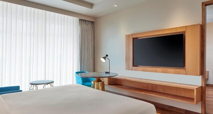 DoubleTree By Hilton Varanasi Room Type - Business Suite Pool View