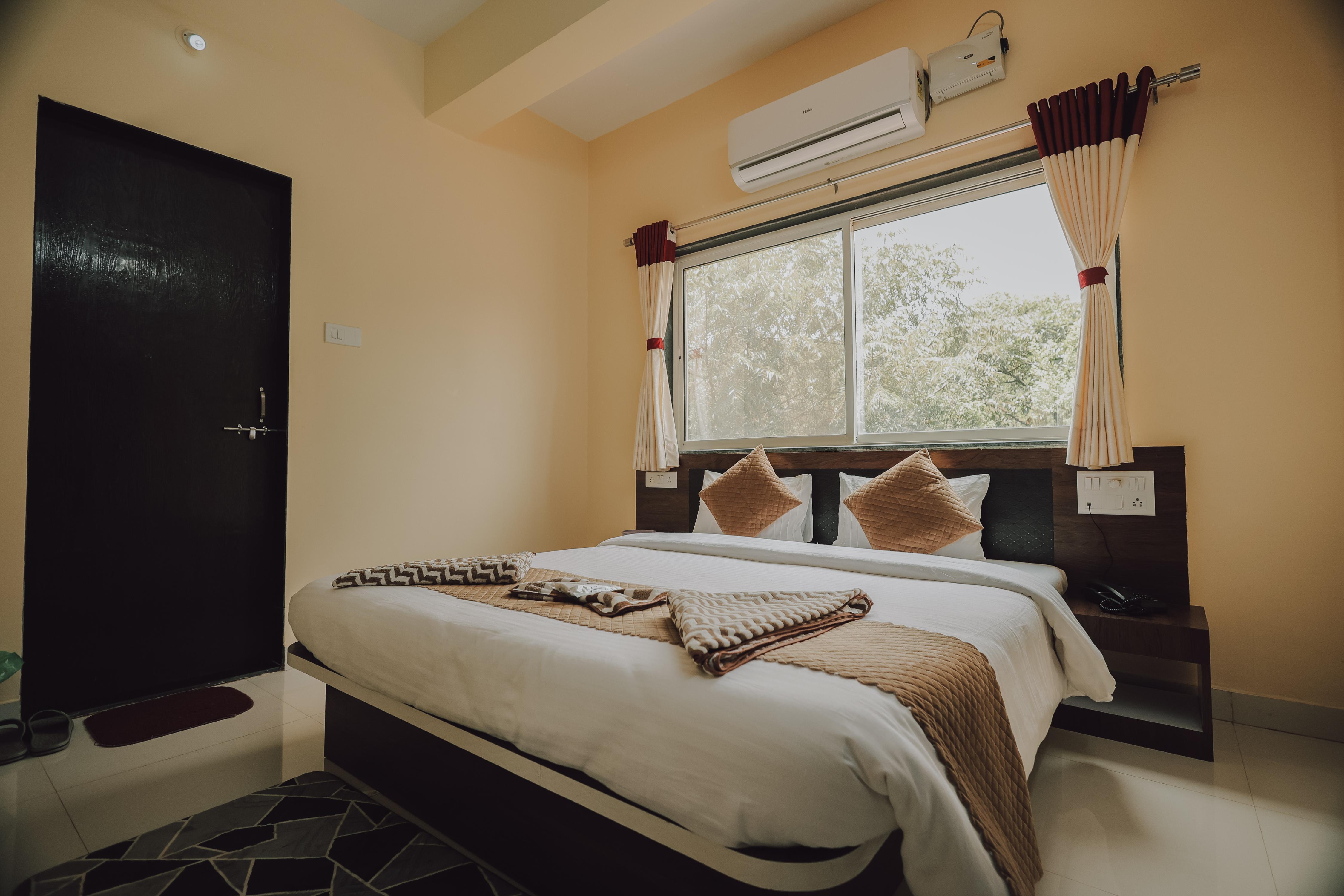 Hotel Mahabaleshwar Mount View Room Type - Deluxe Room Without Balcony