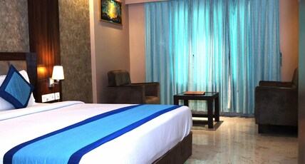 HOTEL AMBIKA PALACE, 150mtrs FROM GOLDEN BEACH Room Type - DELUXE ROOM