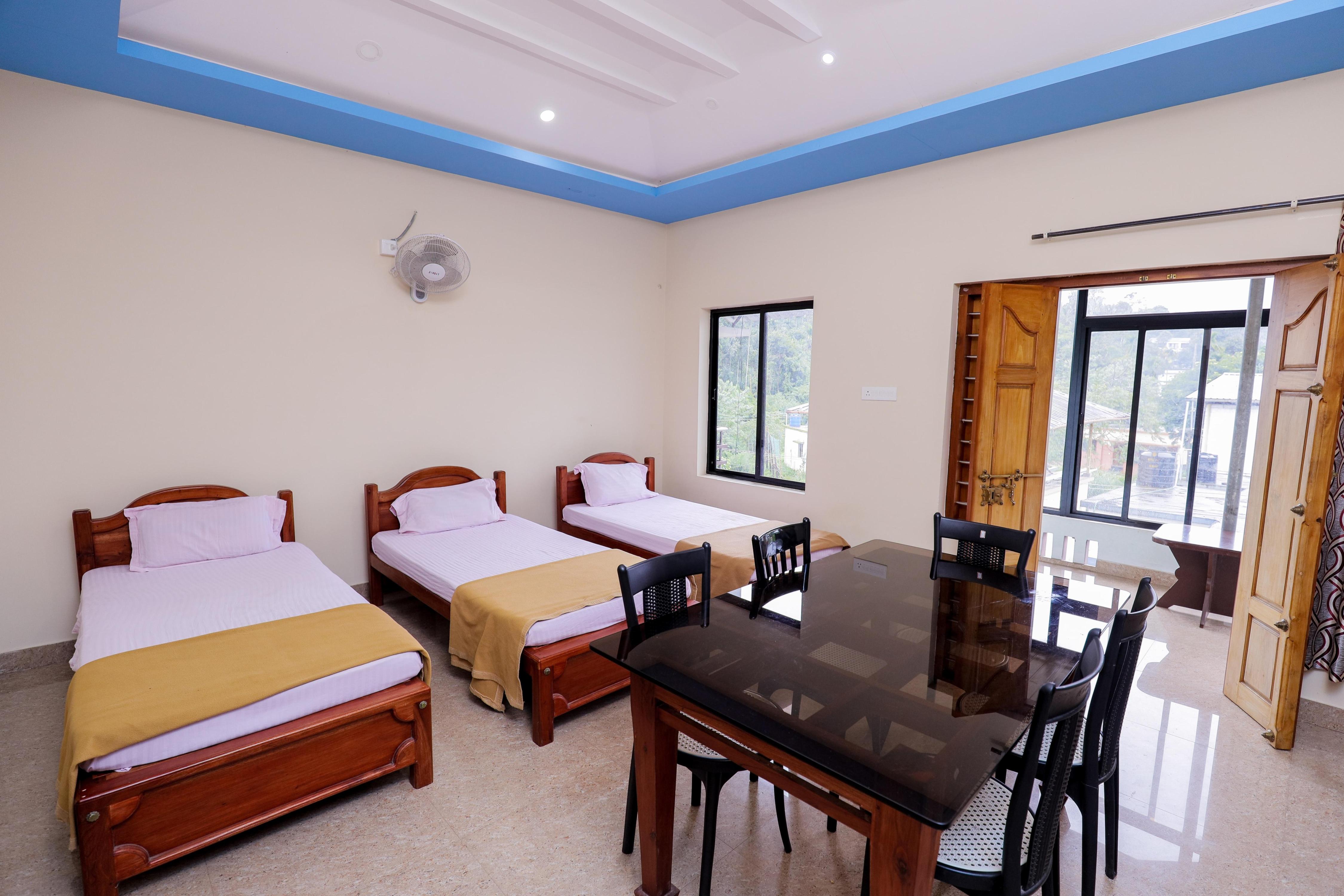 Sky Blue Homestay with Pool Room Type - SKY BLUE 4(5 Single Beds)