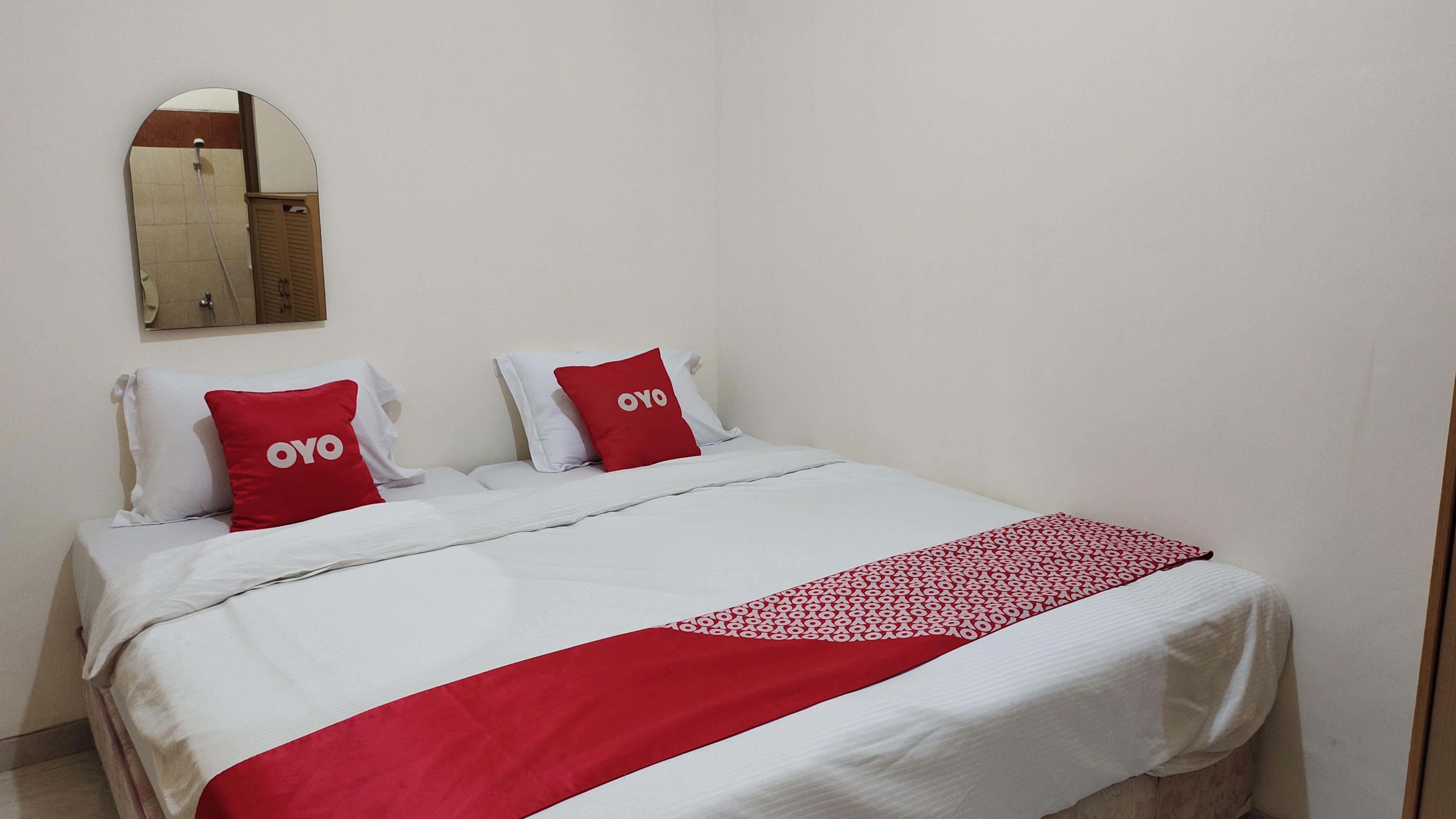Hotel O C16 Siwalankerto Syariah - Tap to explore photos